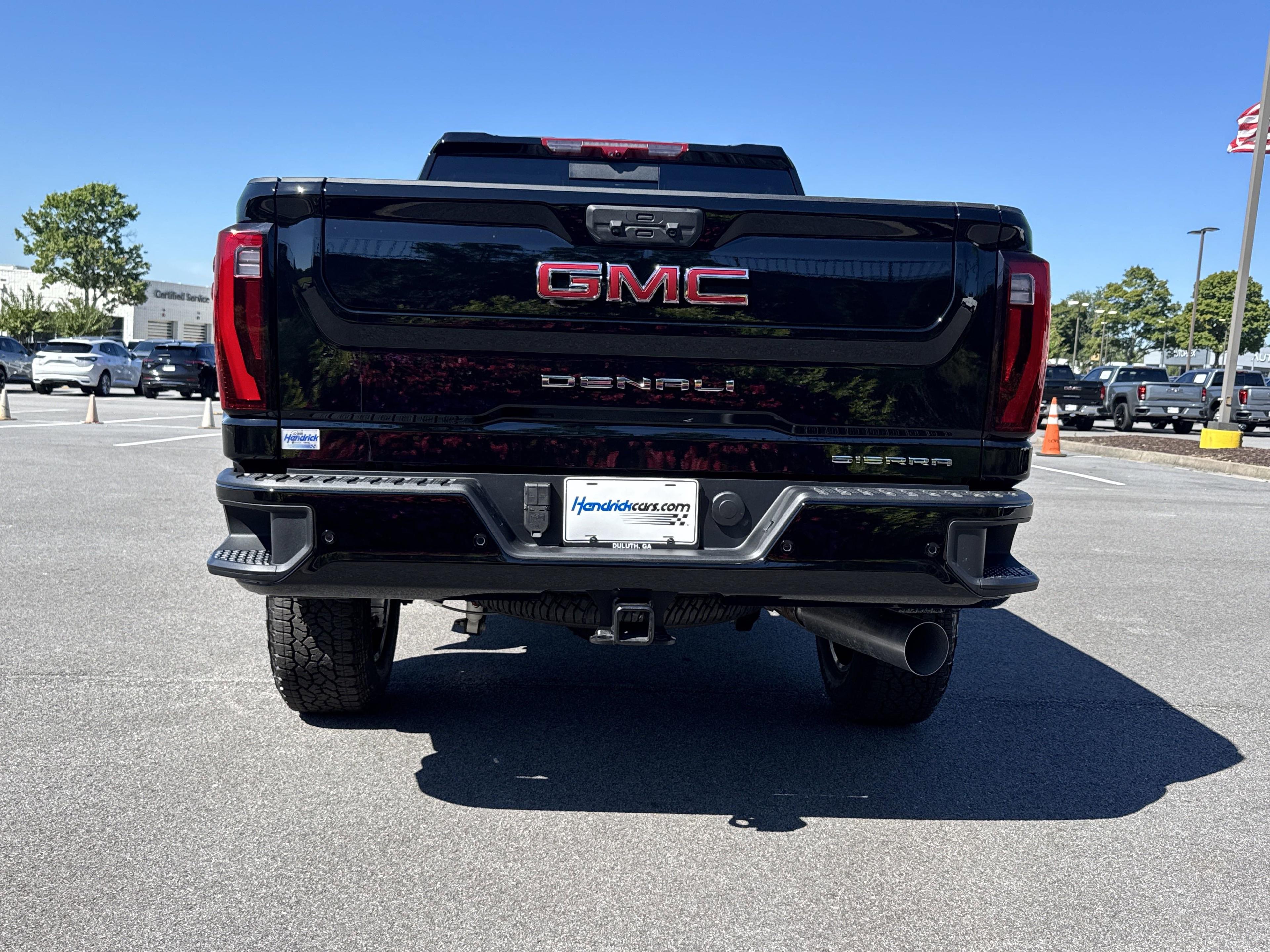 GMC Sierra 2500 Hd Denali Four Wheel Drive Crew Cab - Thumbnail 8