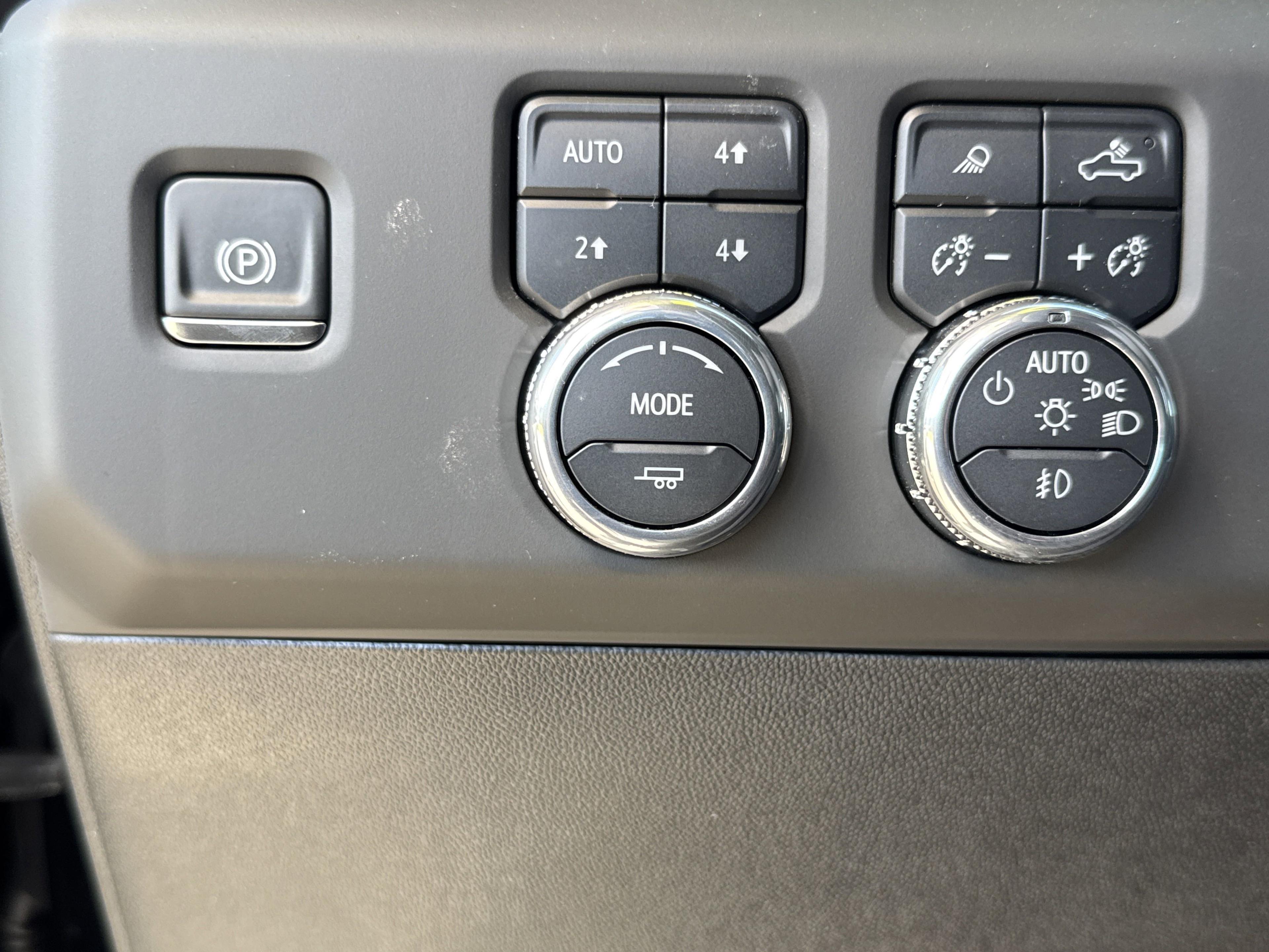 GMC Sierra 2500 Hd Denali Four Wheel Drive Crew Cab - Thumbnail 17