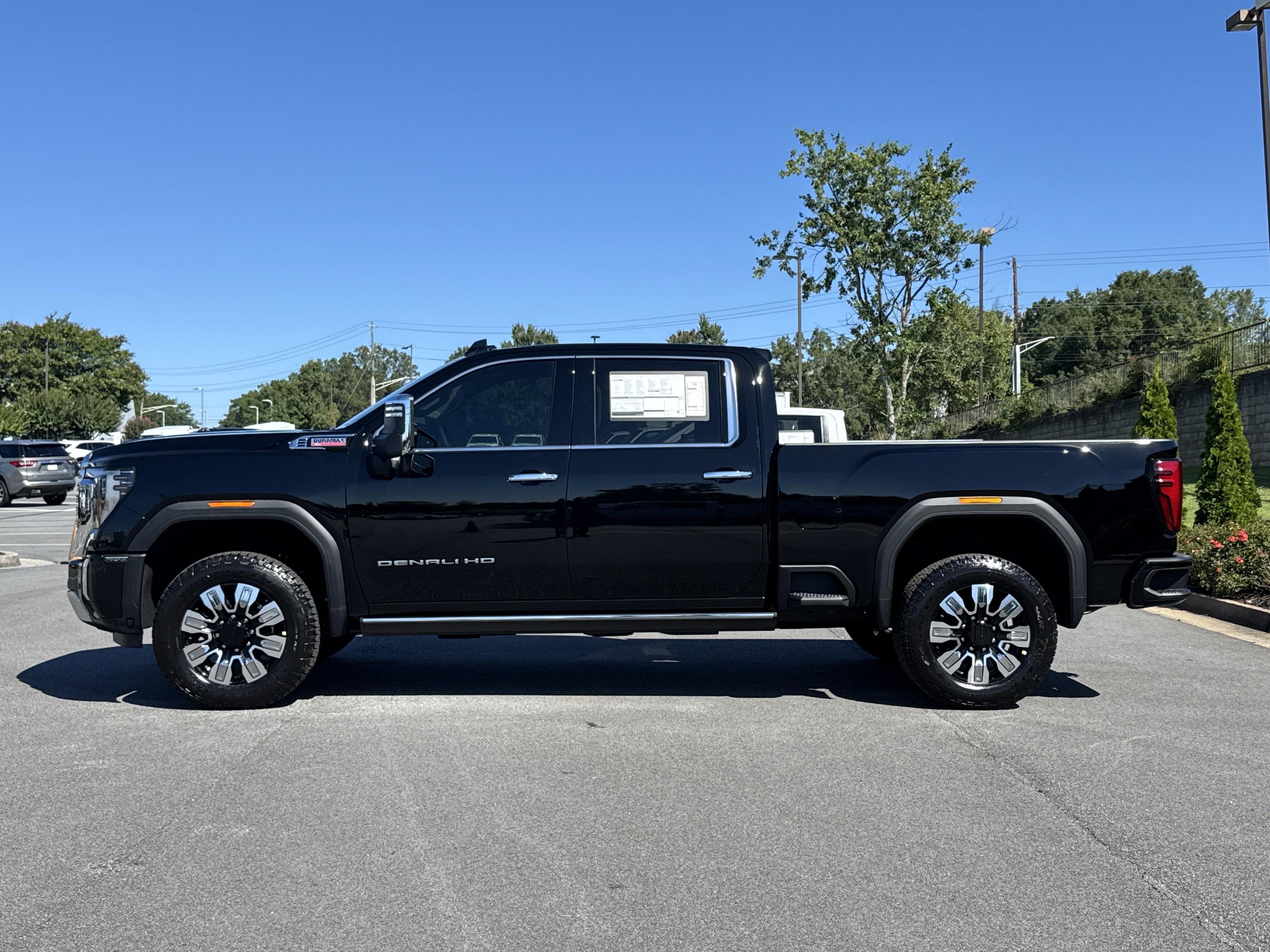 GMC Sierra 2500 Hd Denali Four Wheel Drive Crew Cab - Thumbnail 6