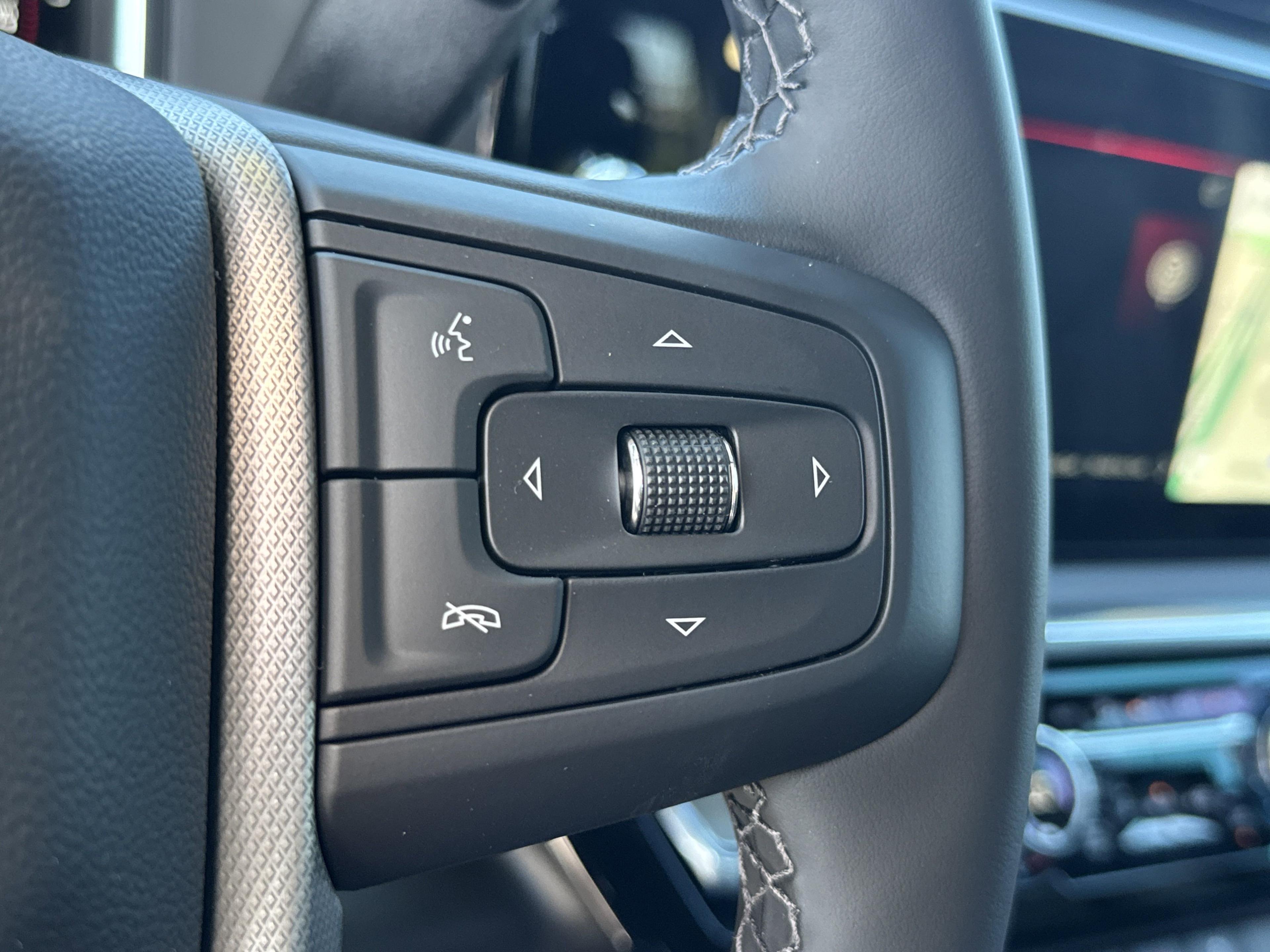 GMC Sierra 2500 Hd Denali Four Wheel Drive Crew Cab - Thumbnail 19