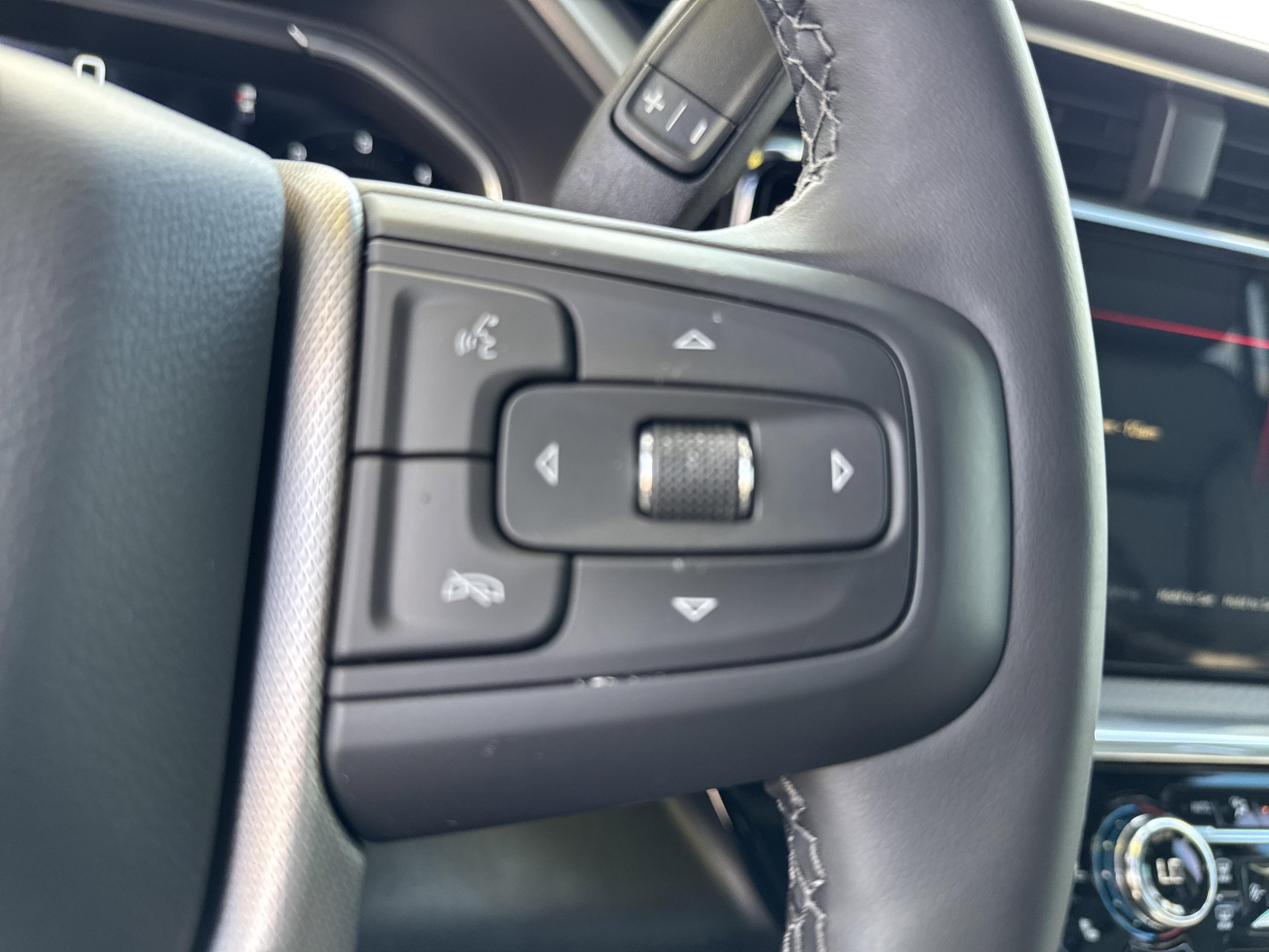 GMC Sierra 2500 Hd Denali Four Wheel Drive Crew Cab - Thumbnail 19