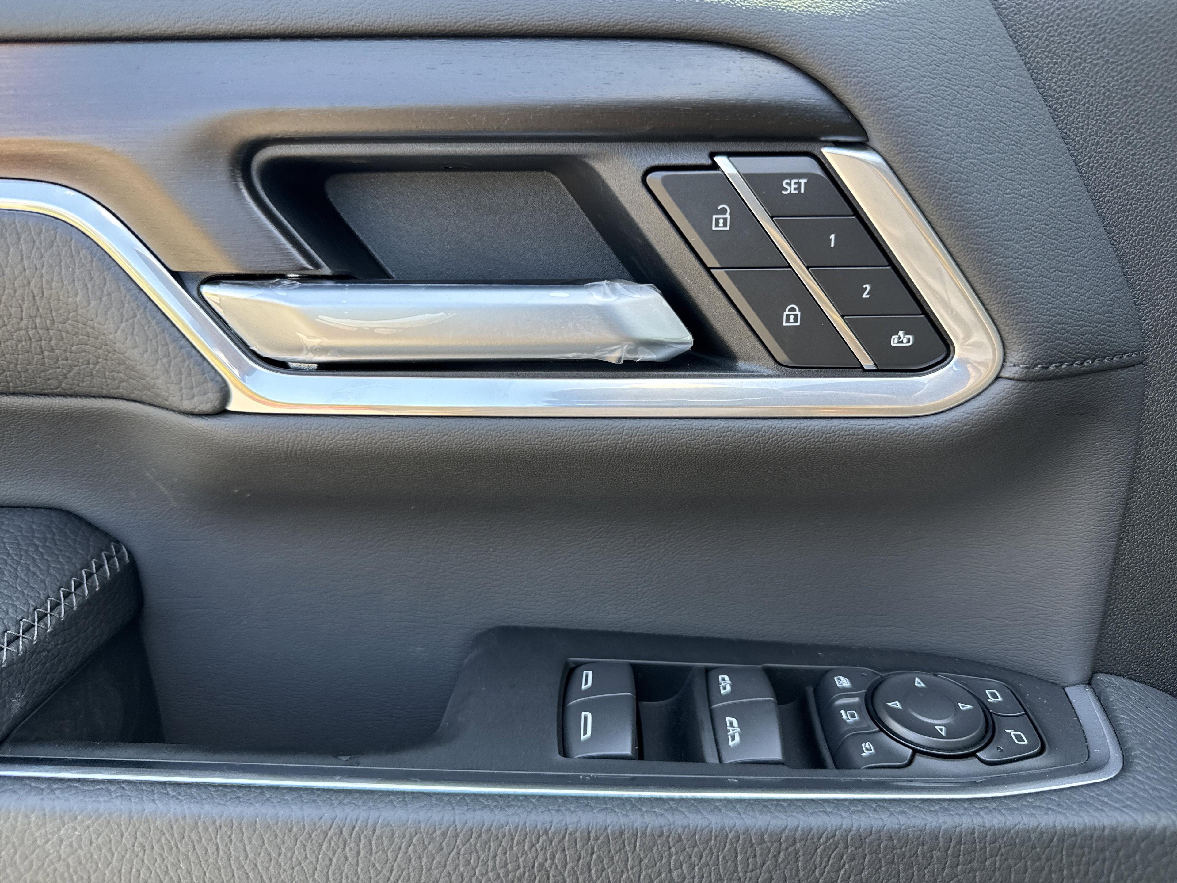 GMC Sierra 2500 Hd Denali Four Wheel Drive Crew Cab - Thumbnail 14