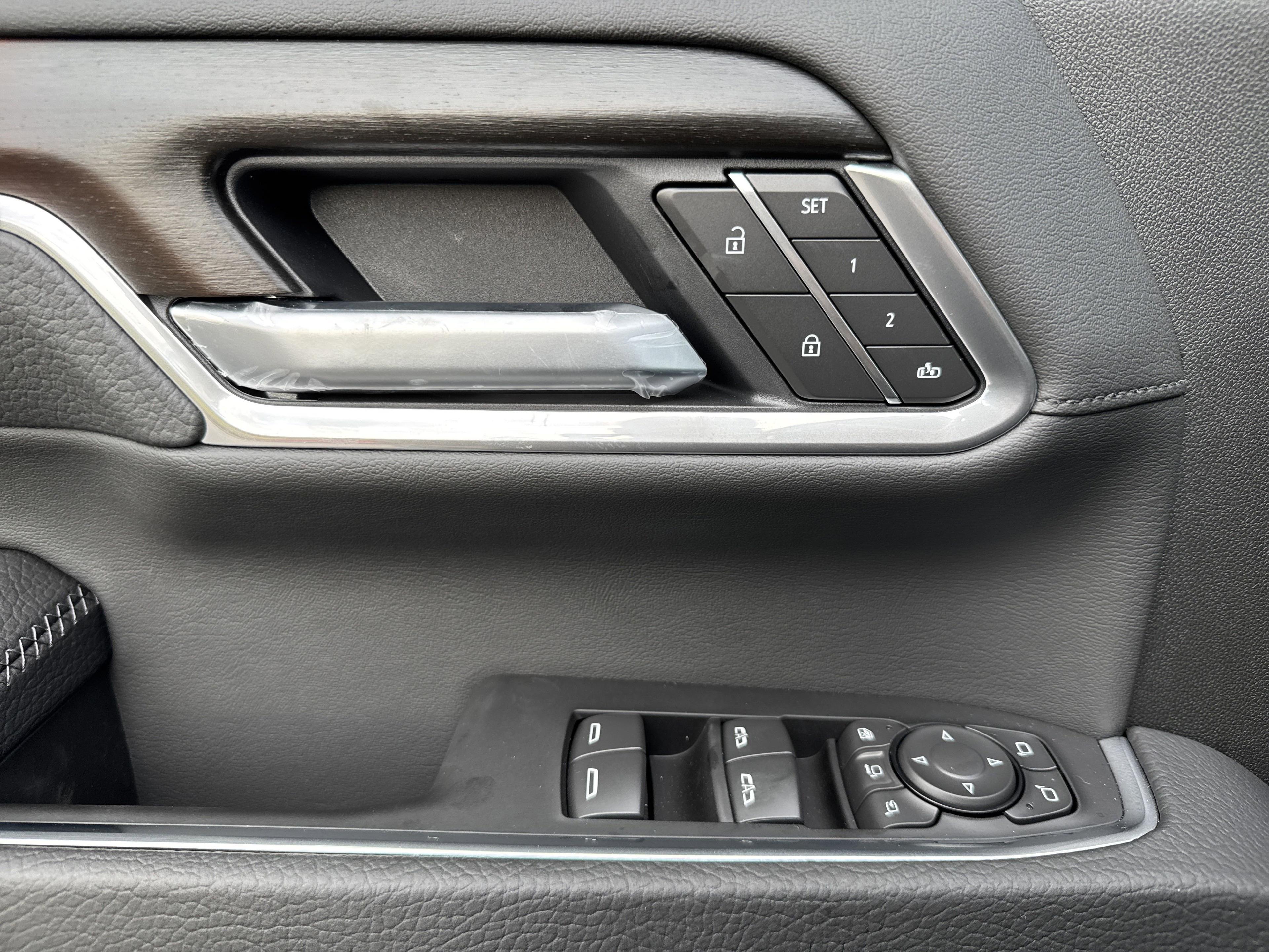 GMC Sierra 2500 Hd Denali Four Wheel Drive Crew Cab - Thumbnail 14