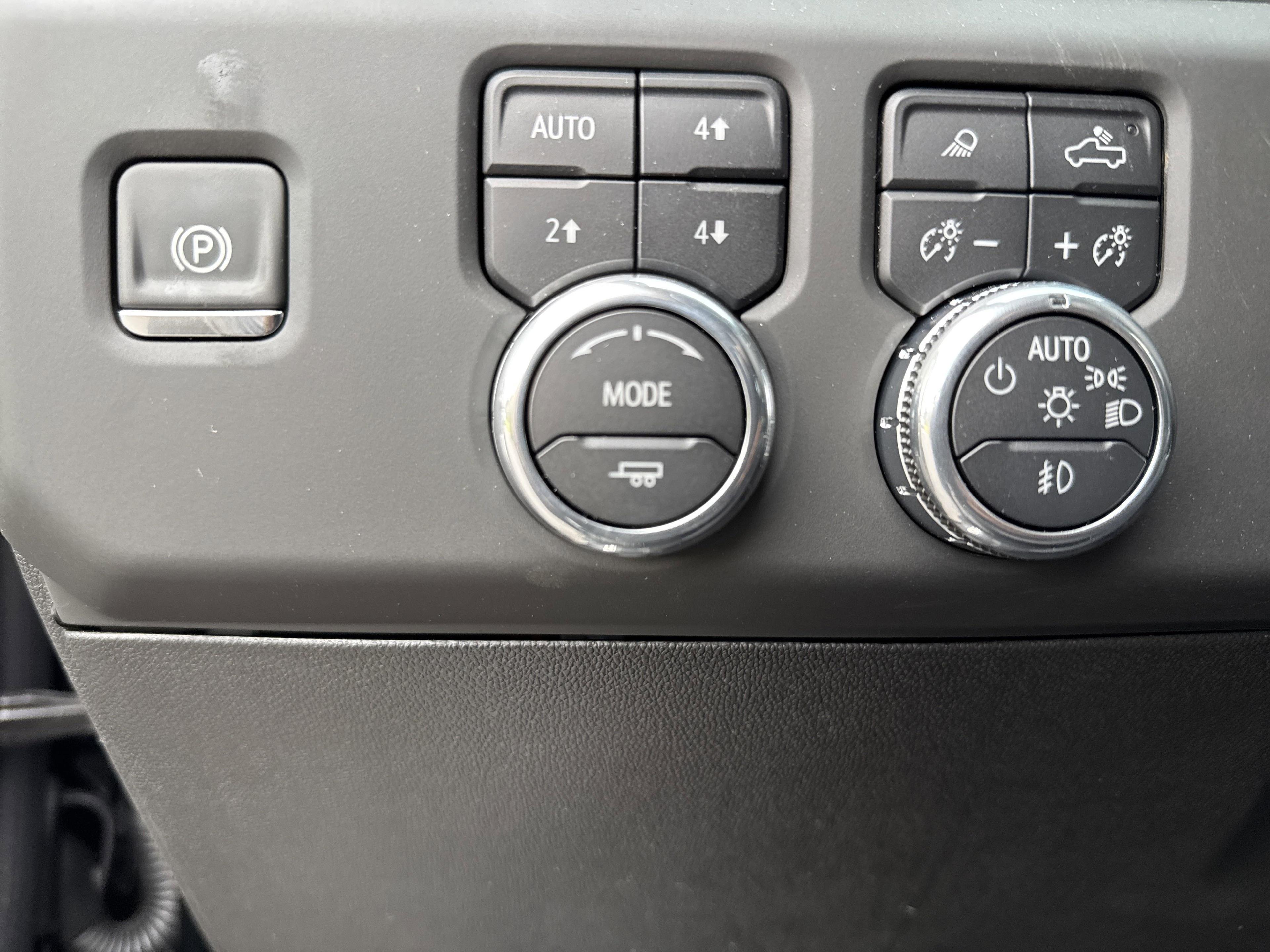 GMC Sierra 2500 Hd Denali Four Wheel Drive Crew Cab - Thumbnail 17