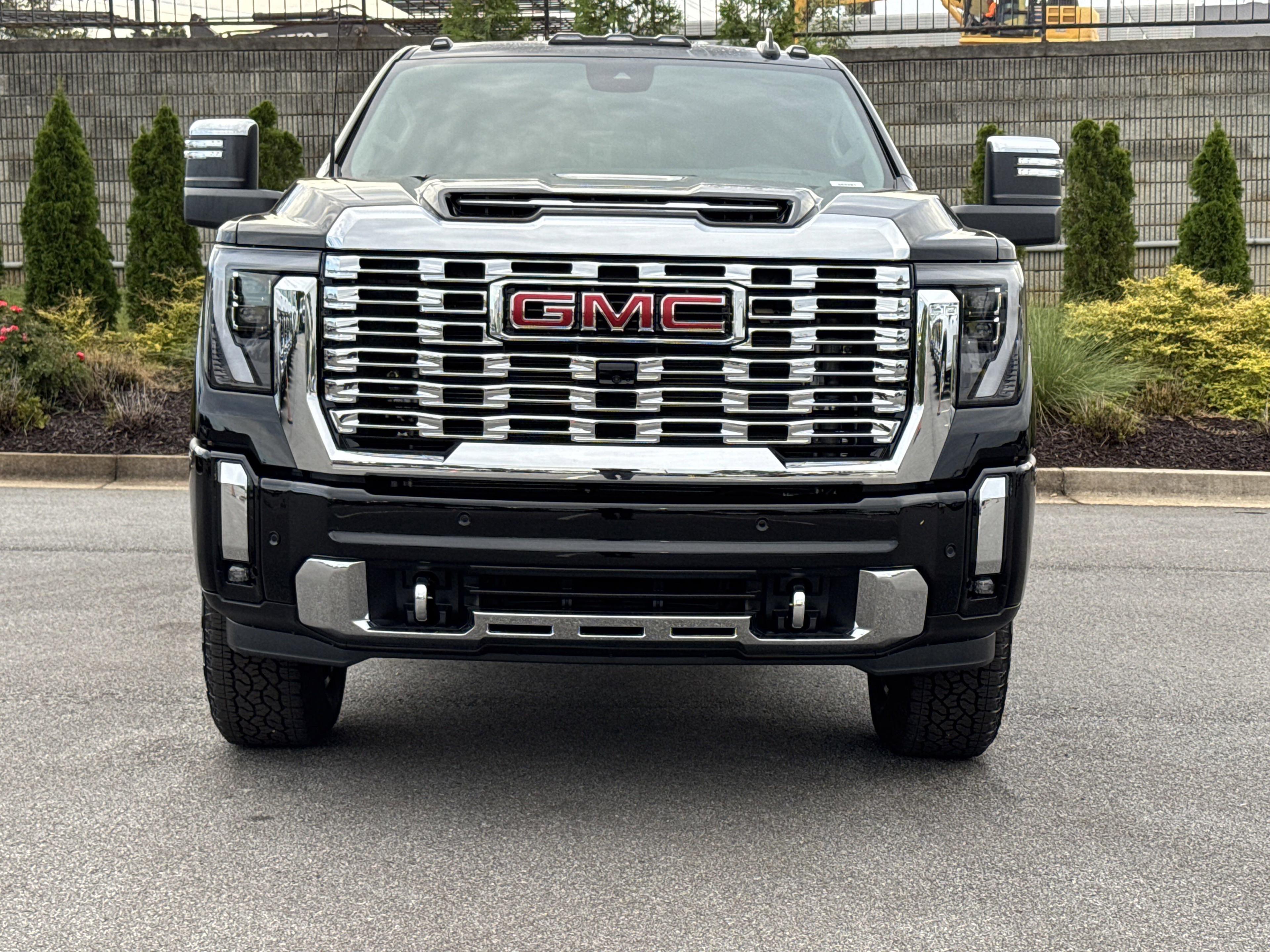 GMC Sierra 2500 Hd Denali Four Wheel Drive Crew Cab - Thumbnail 2
