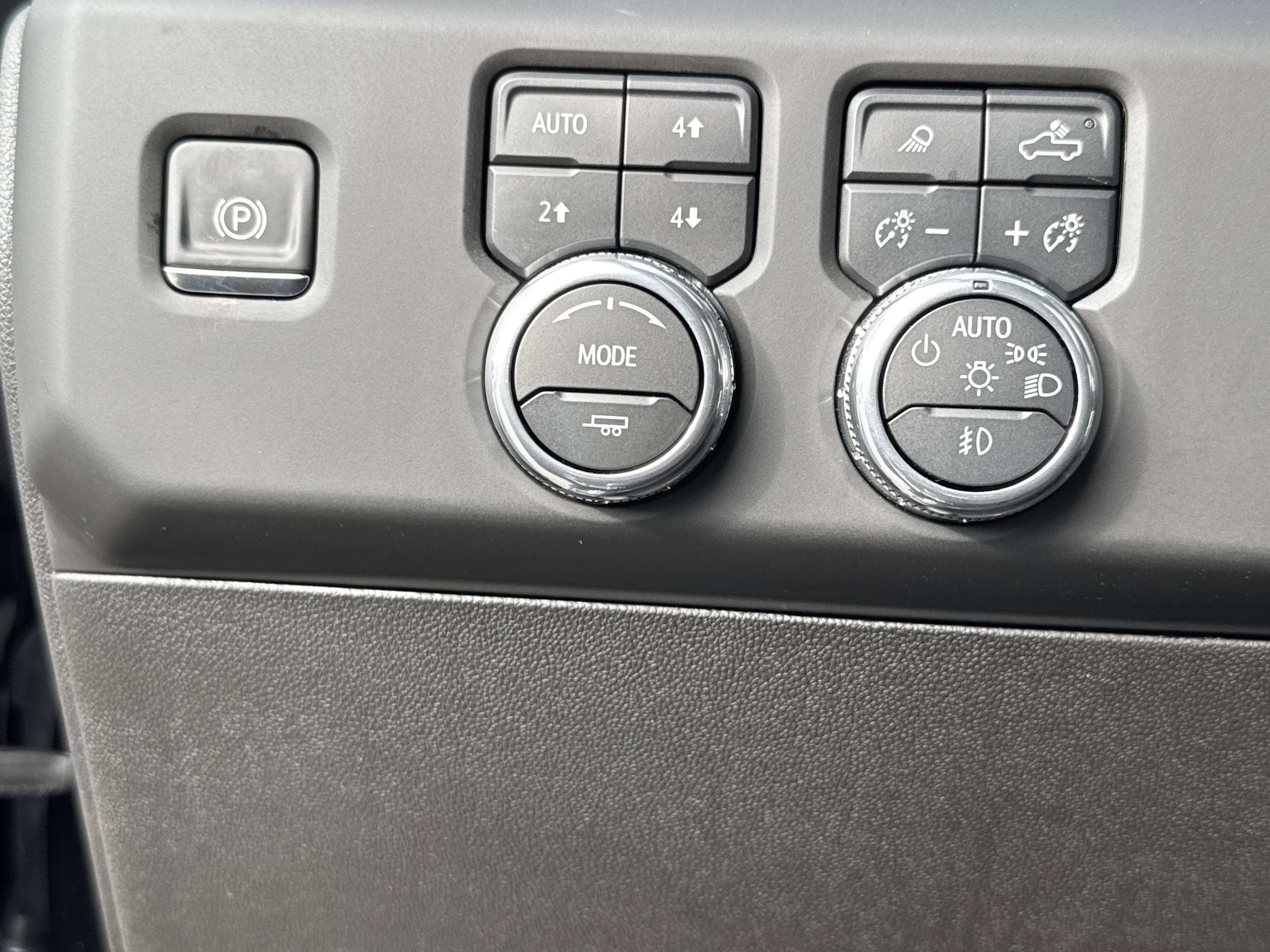 GMC Sierra 2500 Hd Denali Four Wheel Drive Crew Cab - Thumbnail 17