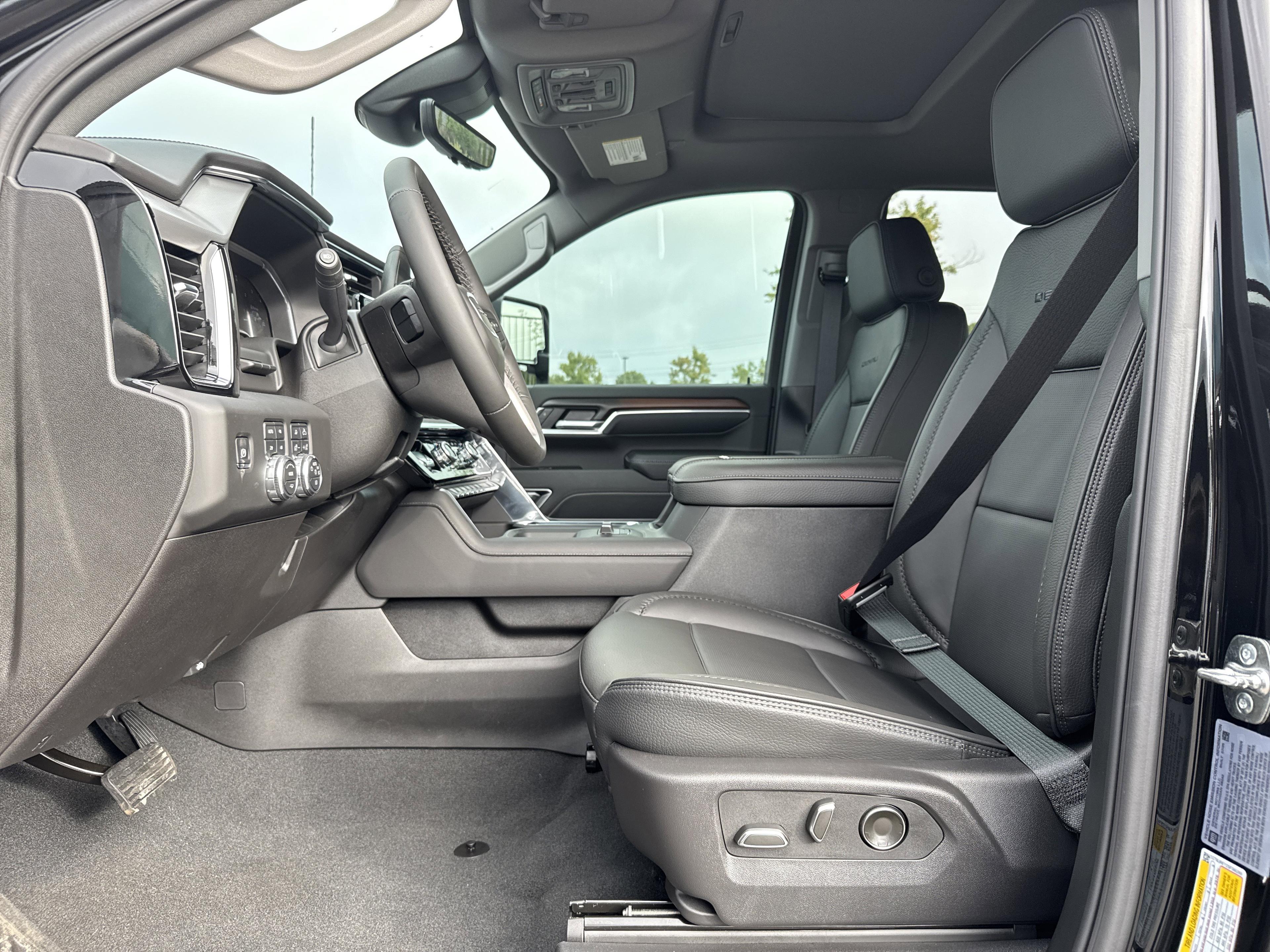 GMC Sierra 2500 Hd Denali Four Wheel Drive Crew Cab - Thumbnail 15