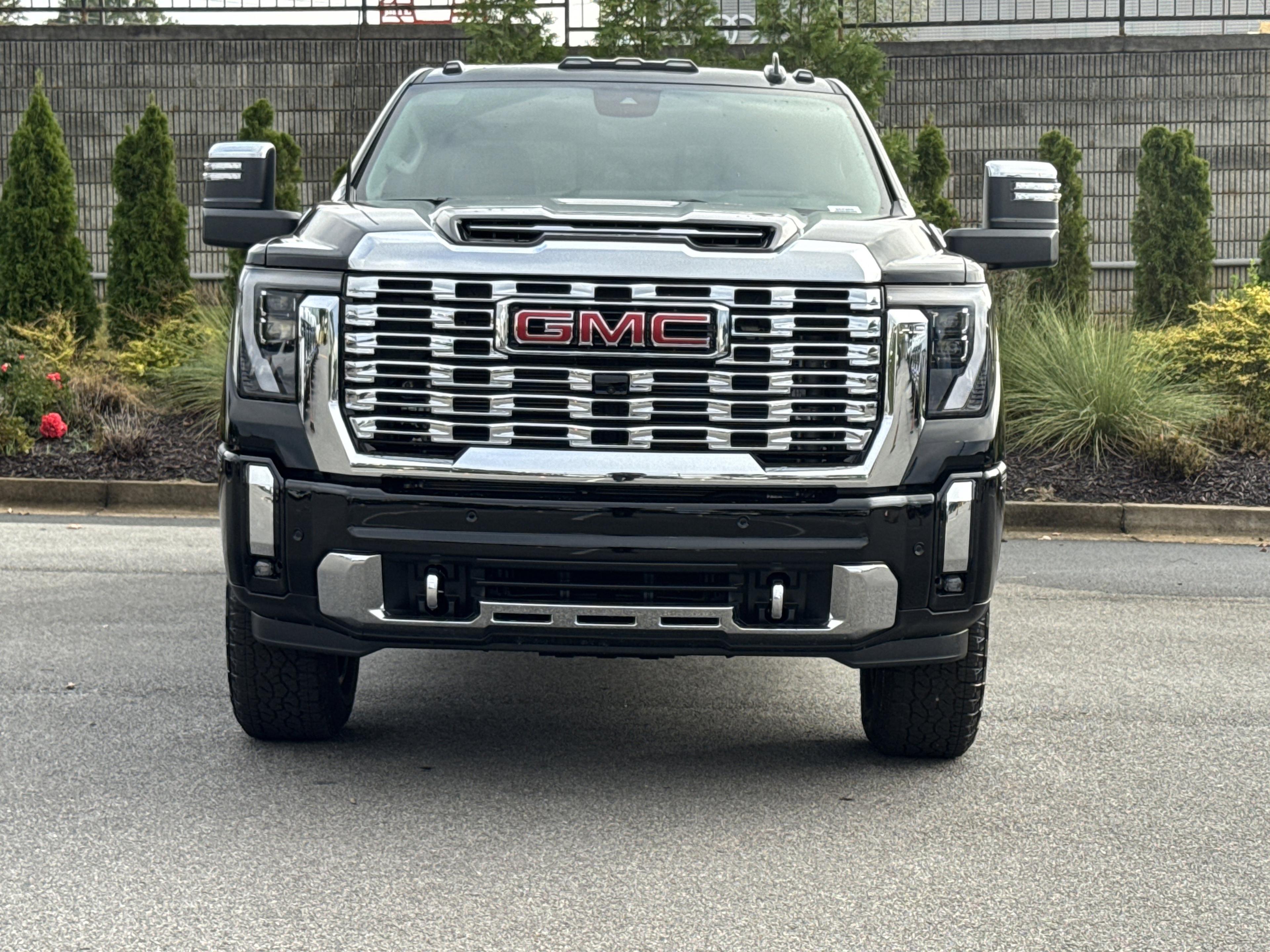 GMC Sierra 2500 Hd Denali Four Wheel Drive Crew Cab - Thumbnail 2