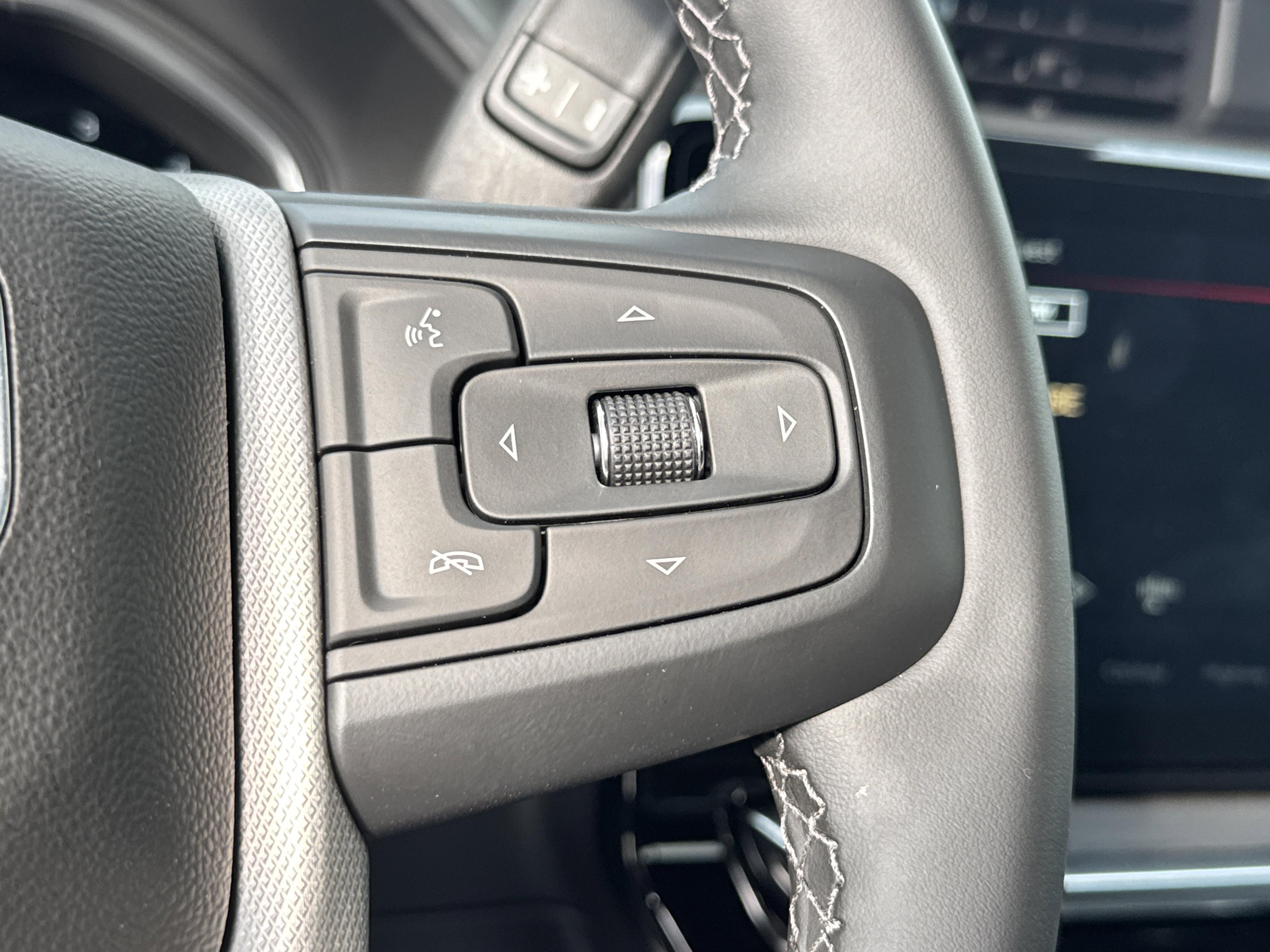 GMC Sierra 2500 Hd Denali Four Wheel Drive Crew Cab - Thumbnail 19