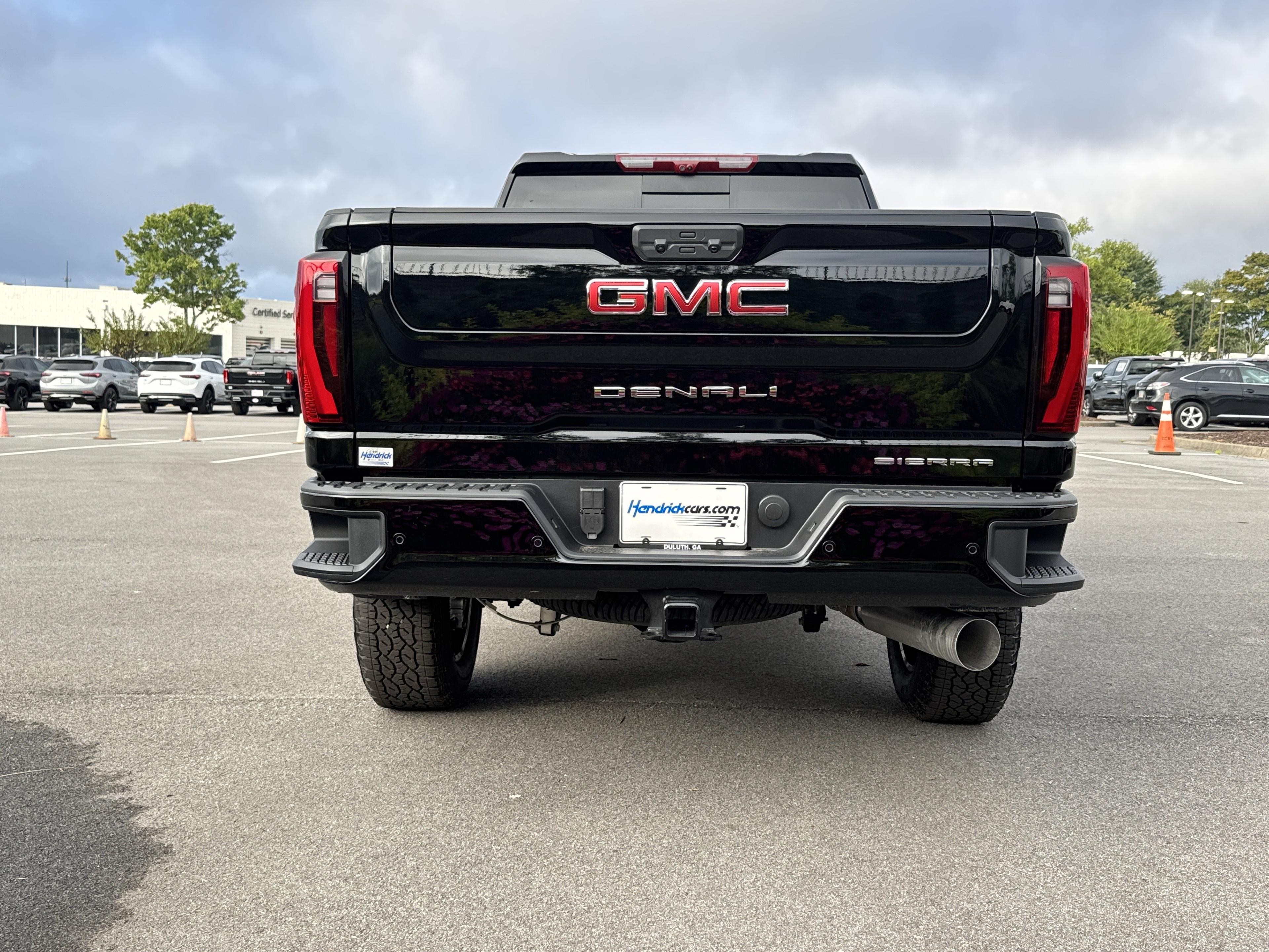 GMC Sierra 2500 Hd Denali Four Wheel Drive Crew Cab - Thumbnail 8
