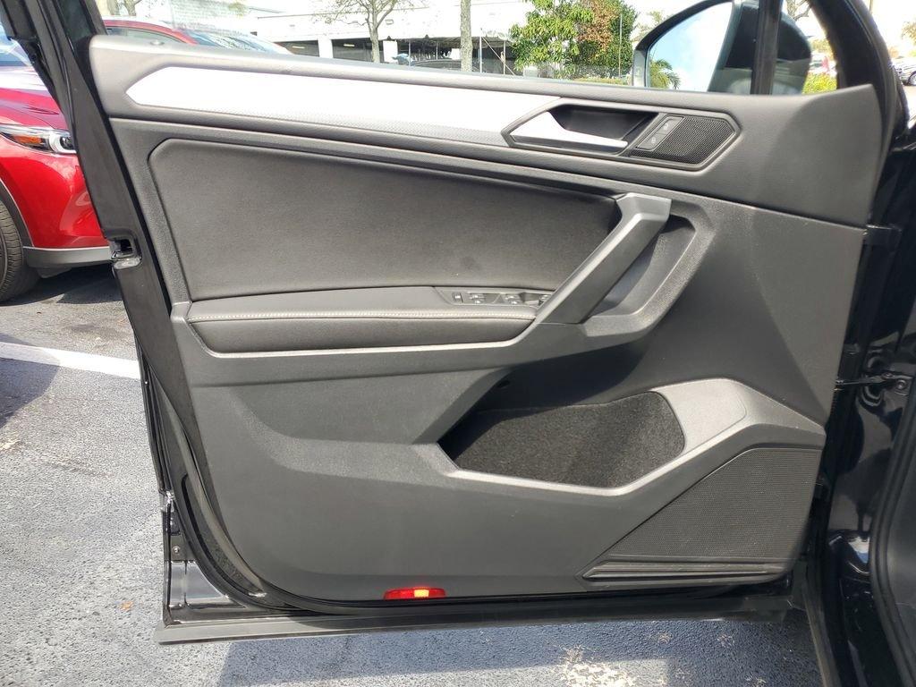 Volkswagen Tiguan 2.0T S - Thumbnail 16