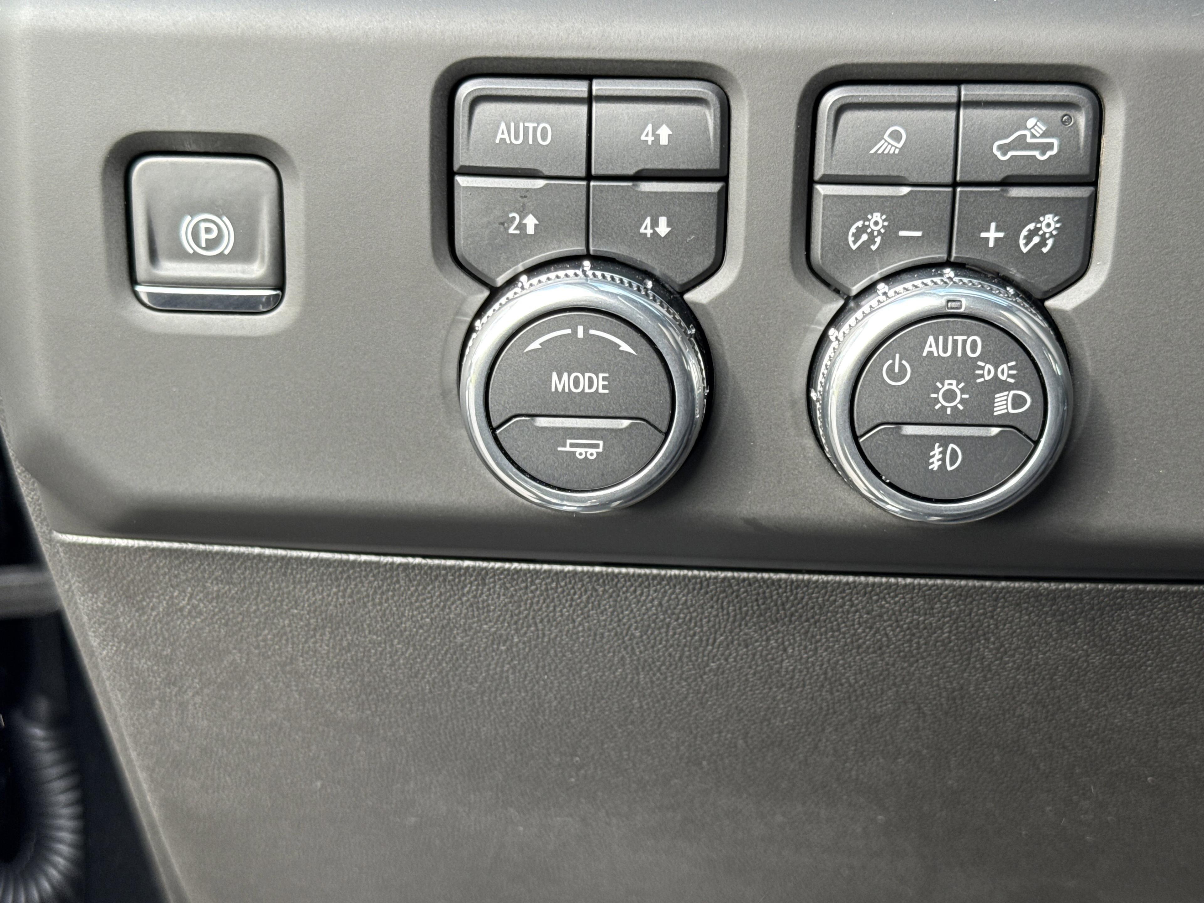 GMC Sierra 2500 Hd Denali Four Wheel Drive Crew Cab - Thumbnail 17