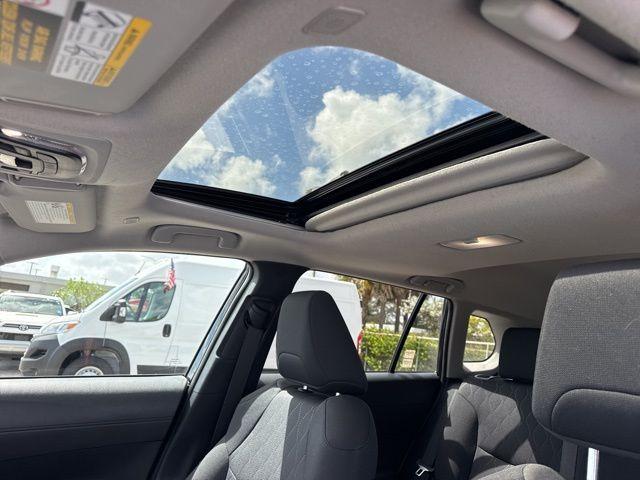 Toyota Corolla Cross Le In Hollywood Fl | 7Mubaaag4Rv088445 | Toyota Of Hollywood'S Amazinn Used Cars - Thumbnail 17