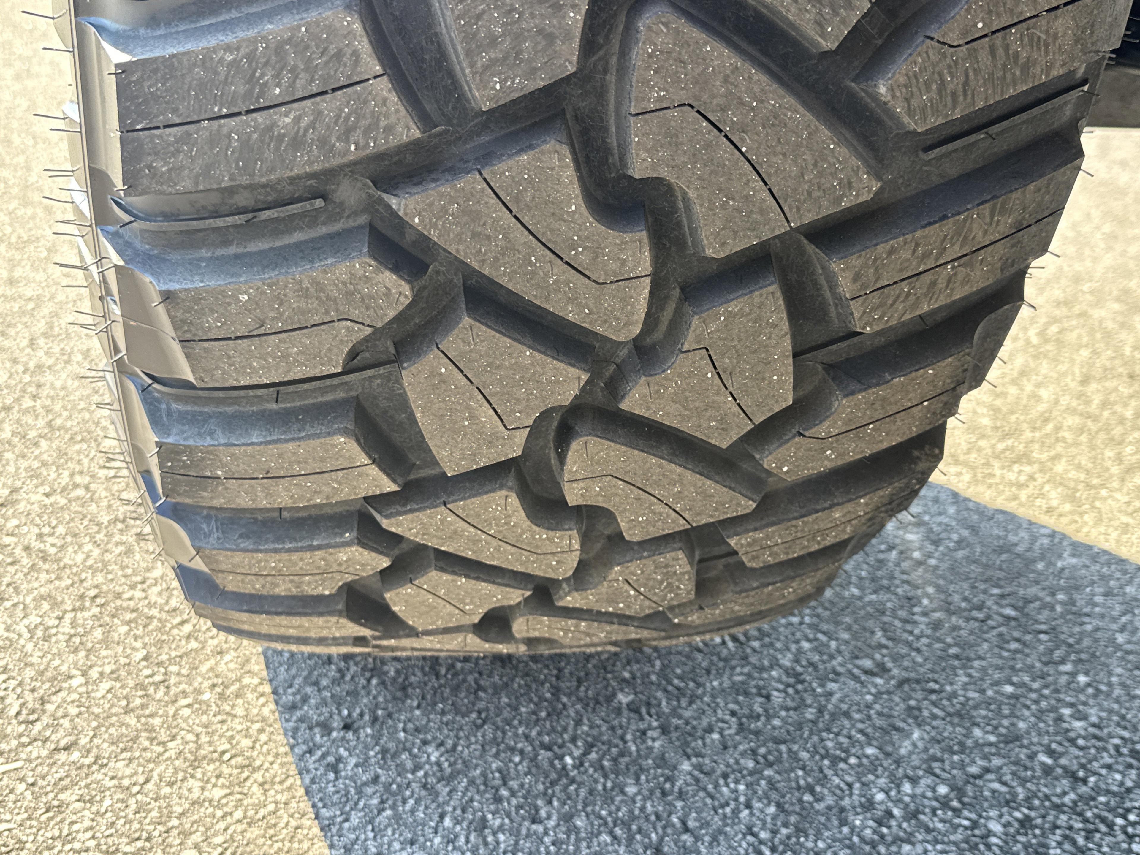 GMC Sierra 2500 Hd At4 Four Wheel Drive Crew Cab - Thumbnail 13