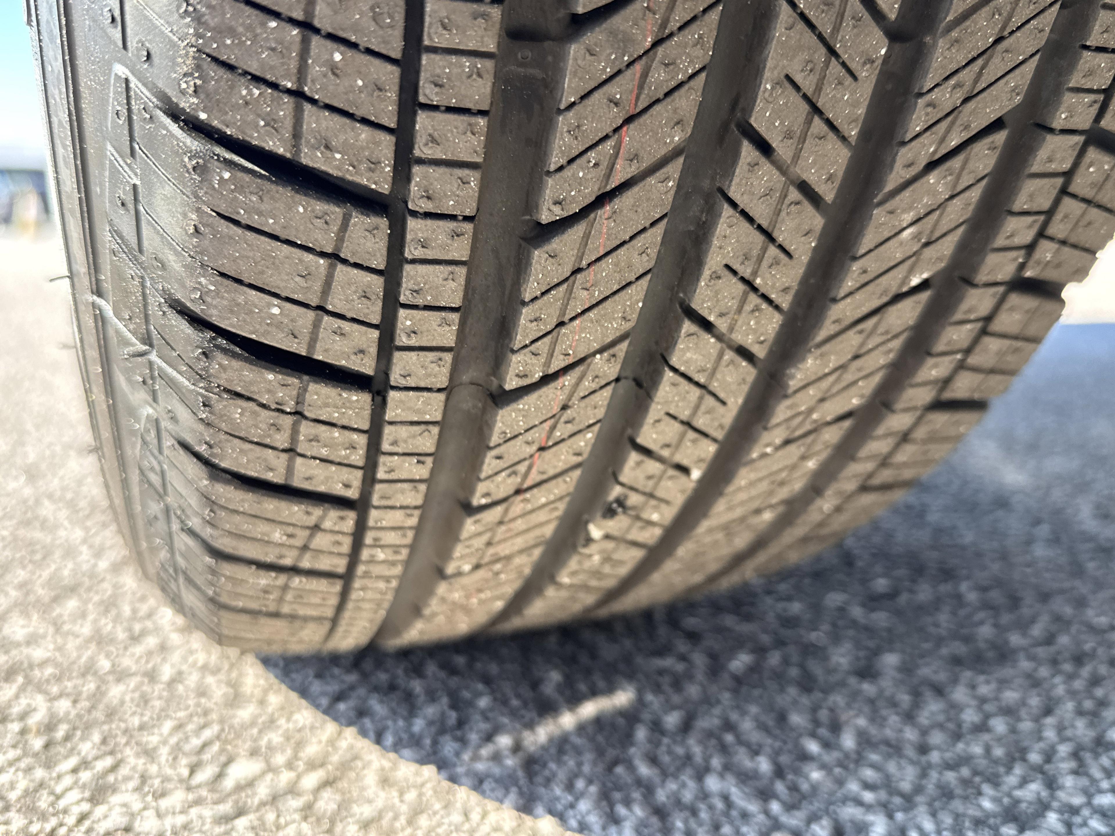 Buick Envista Sport Touring Front Wheel Drive Suv - Thumbnail 11