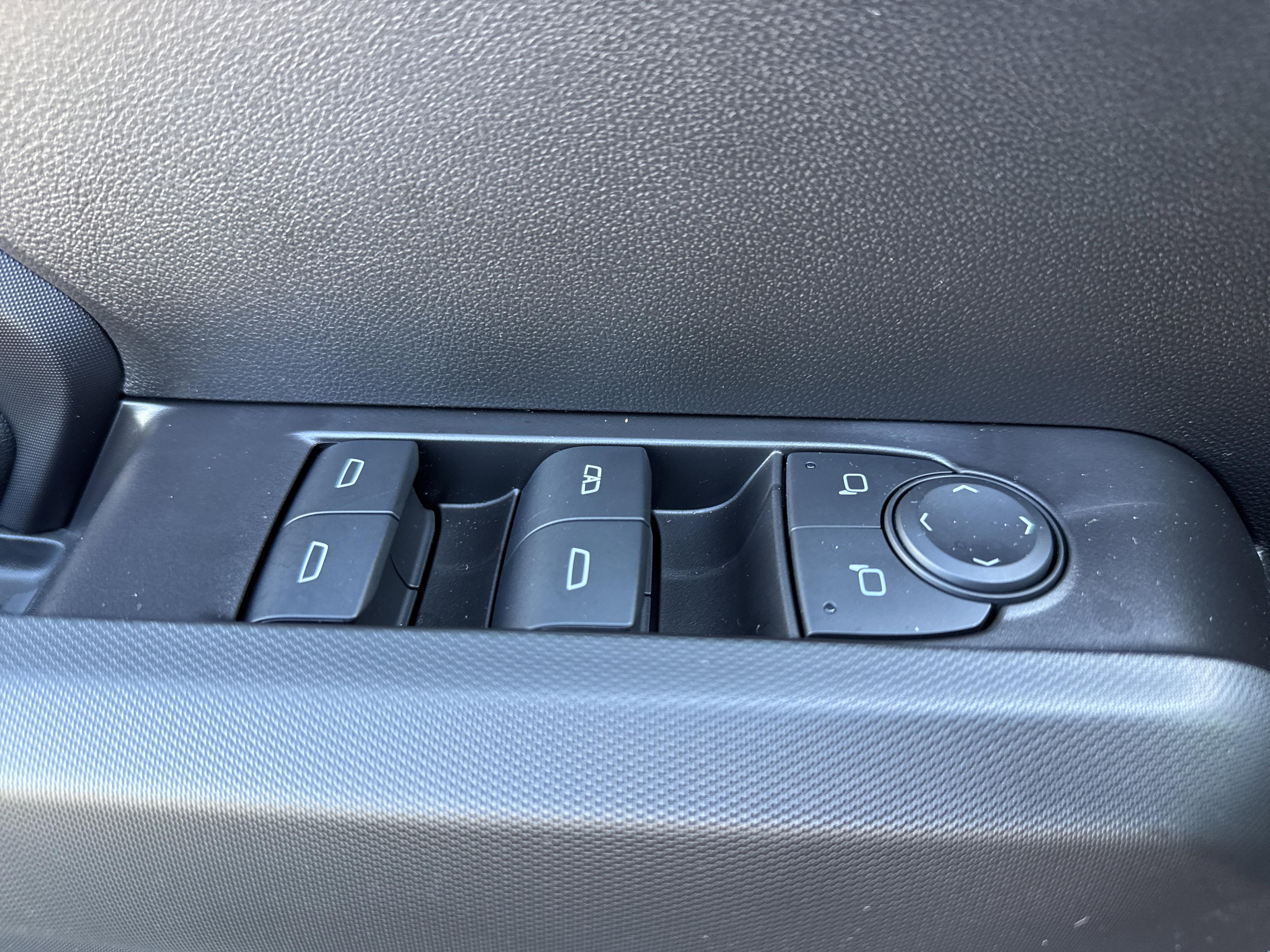 GMC Canyon Elevation Four Wheel Drive Crew Cab - Thumbnail 14