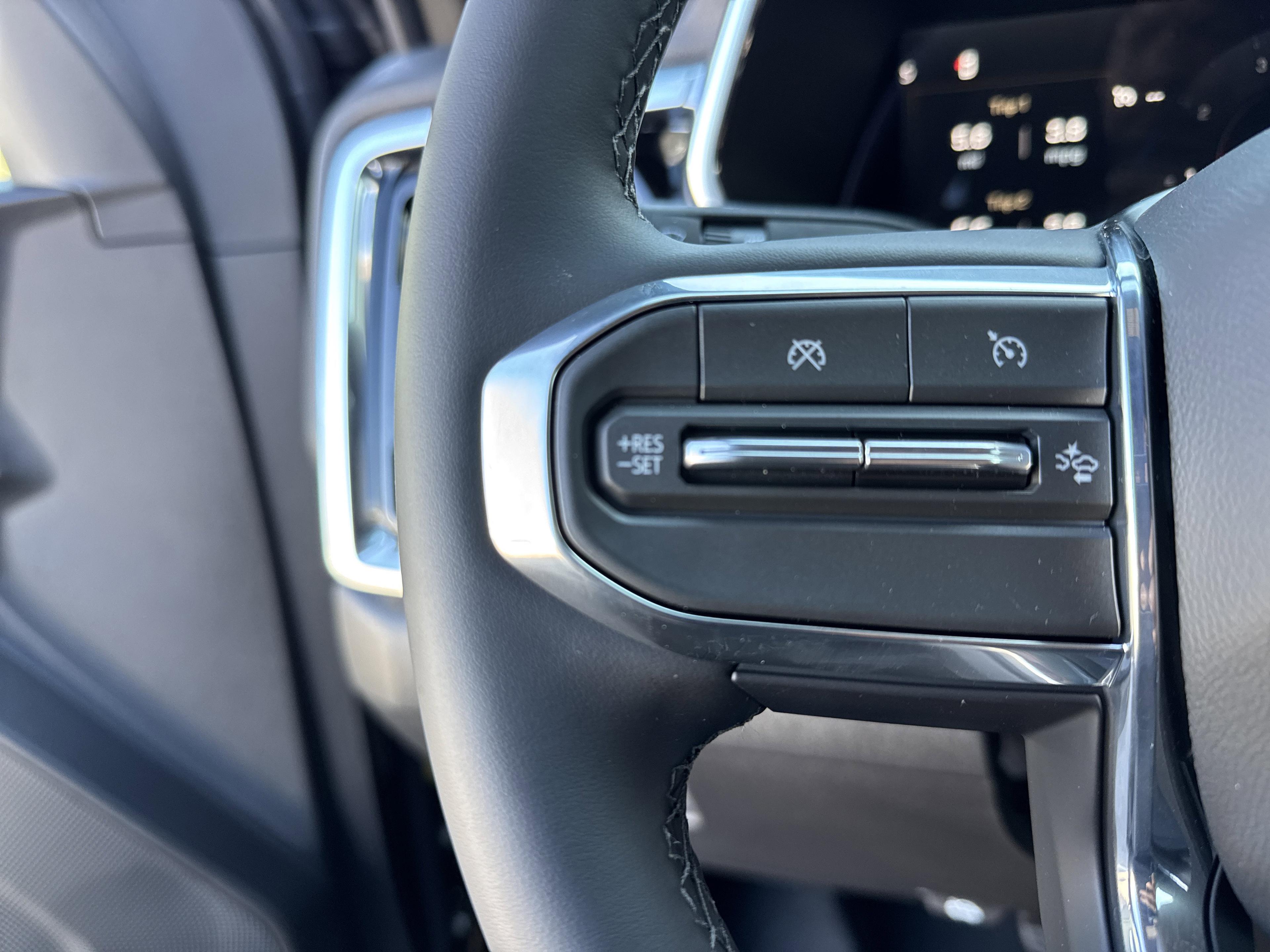 GMC Canyon Elevation Four Wheel Drive Crew Cab - Thumbnail 17