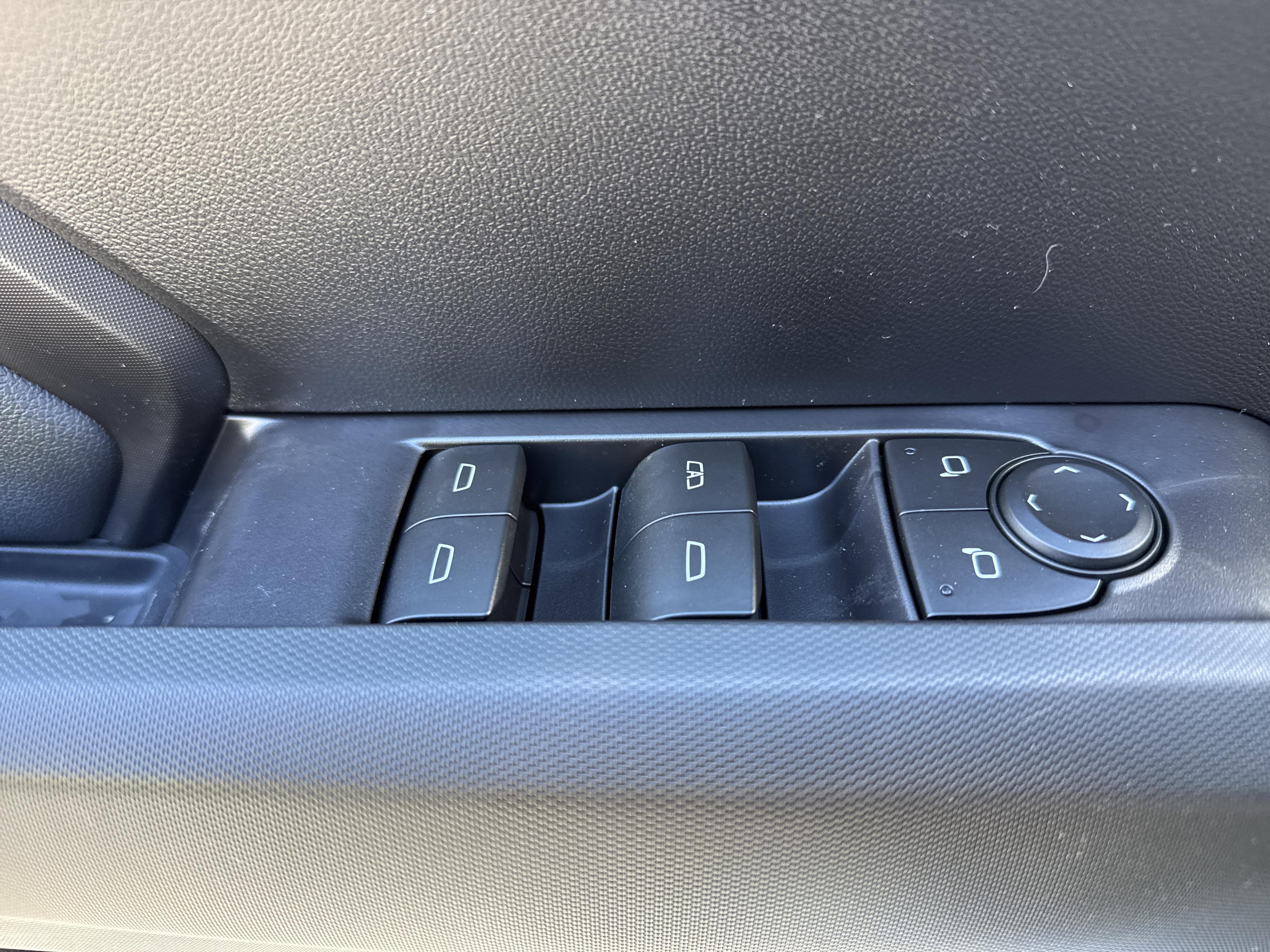 GMC Canyon Elevation Four Wheel Drive Crew Cab - Thumbnail 14