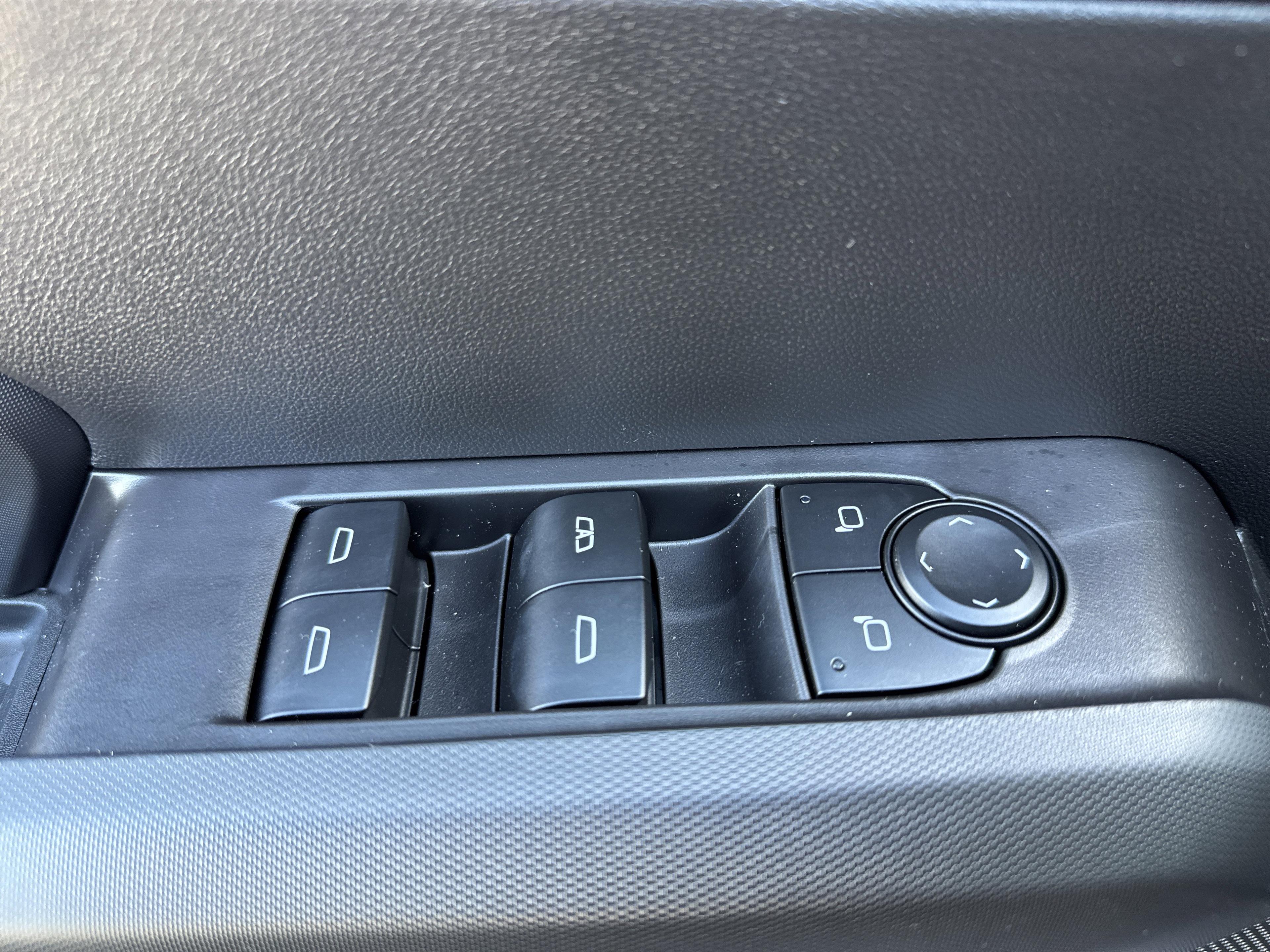 GMC Canyon Elevation Four Wheel Drive Crew Cab - Thumbnail 14