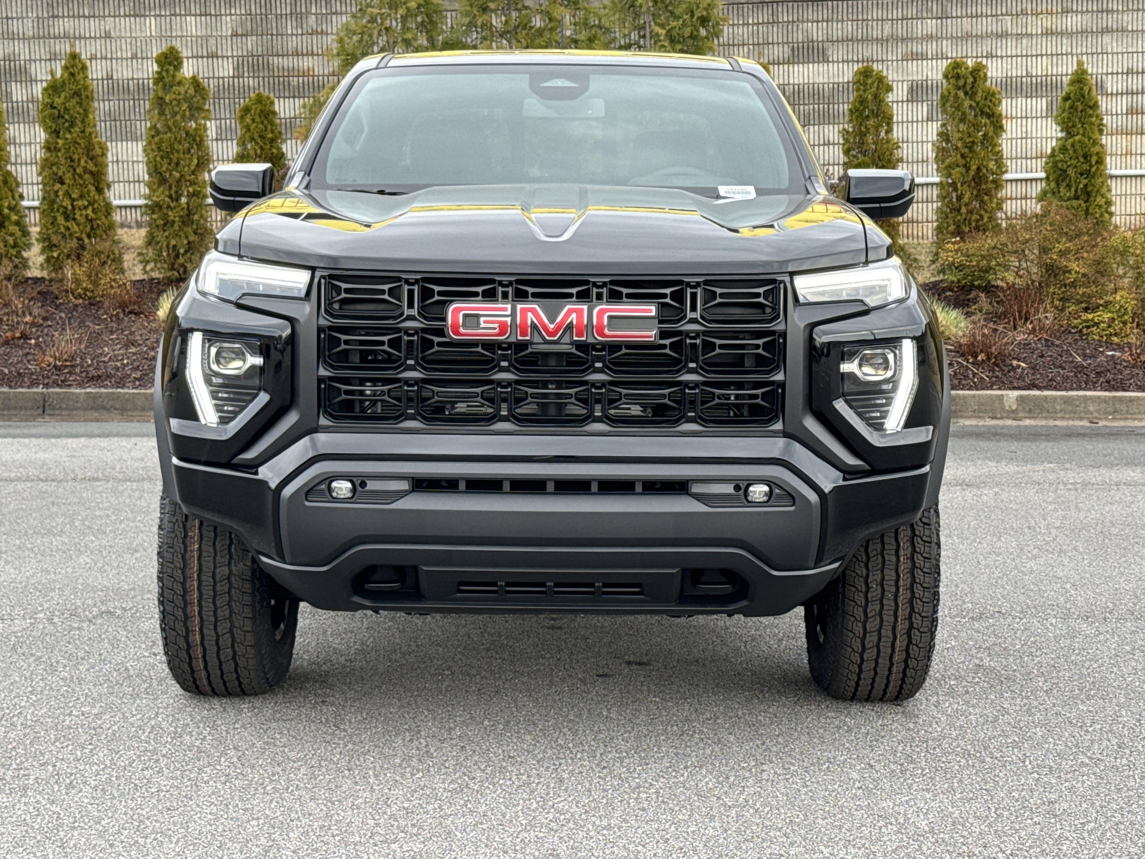 GMC Canyon Elevation Four Wheel Drive Crew Cab - Thumbnail 2