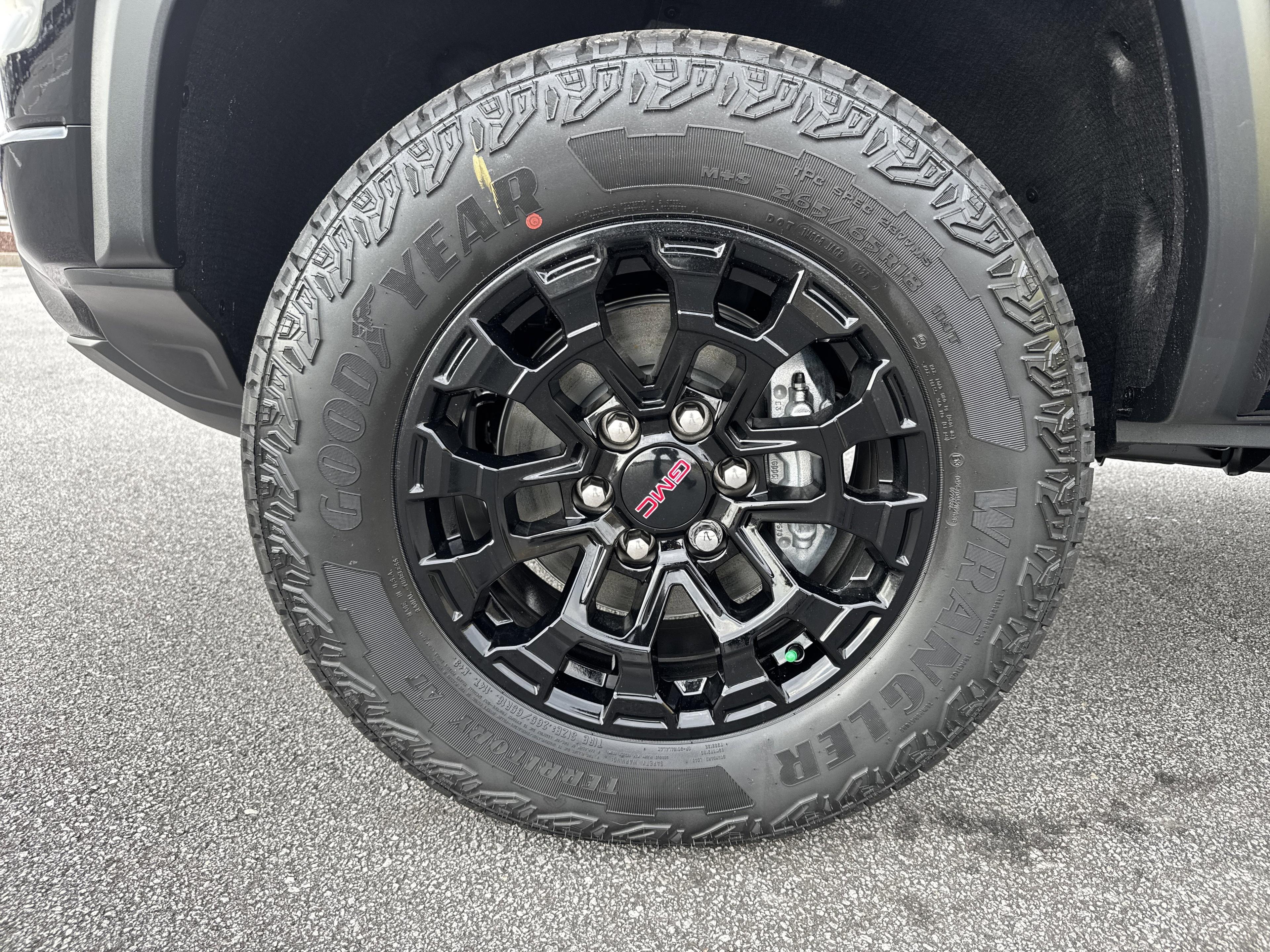 GMC Canyon Elevation Four Wheel Drive Crew Cab - Thumbnail 12