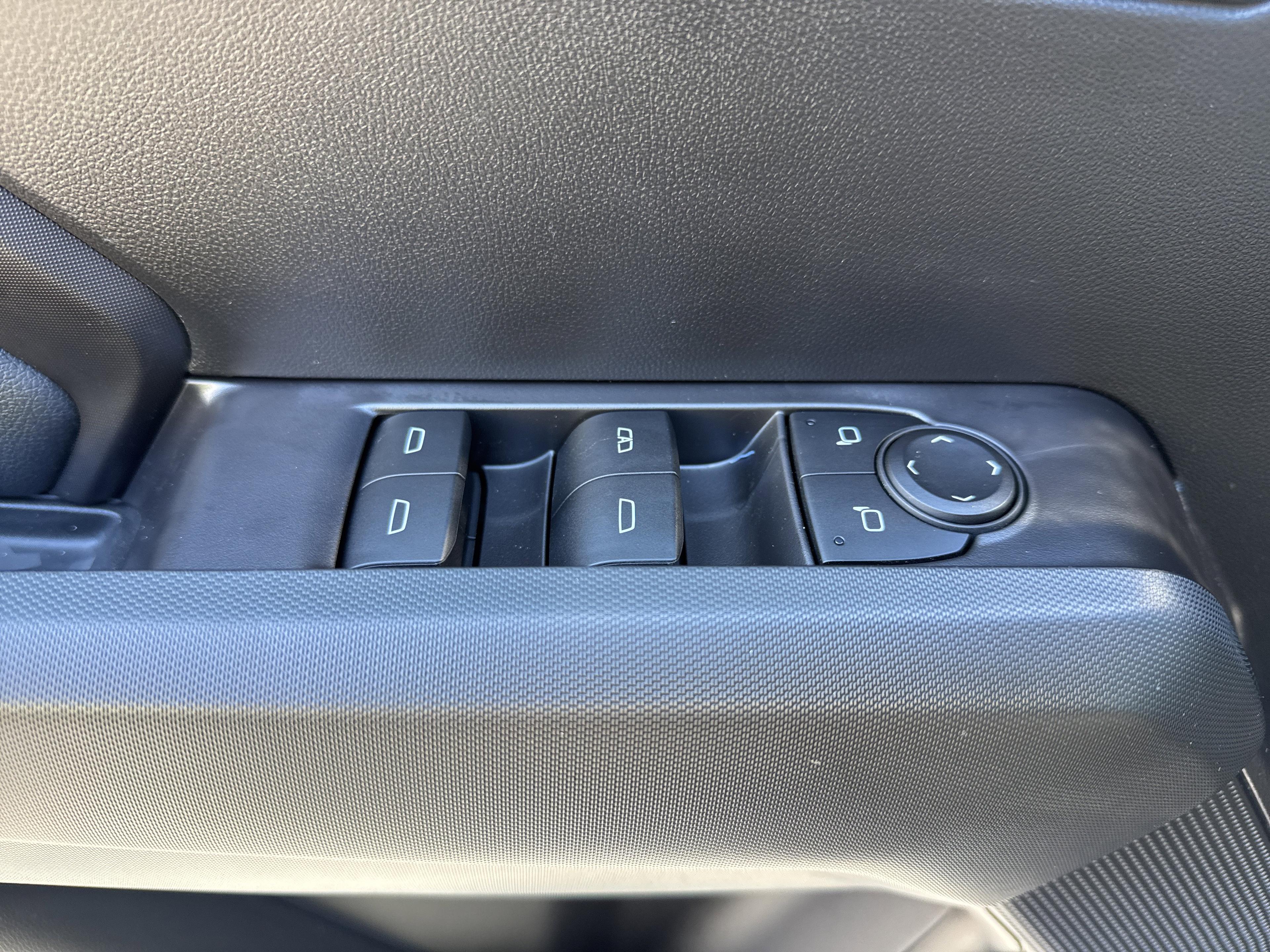 GMC Canyon Elevation Four Wheel Drive Crew Cab - Thumbnail 14