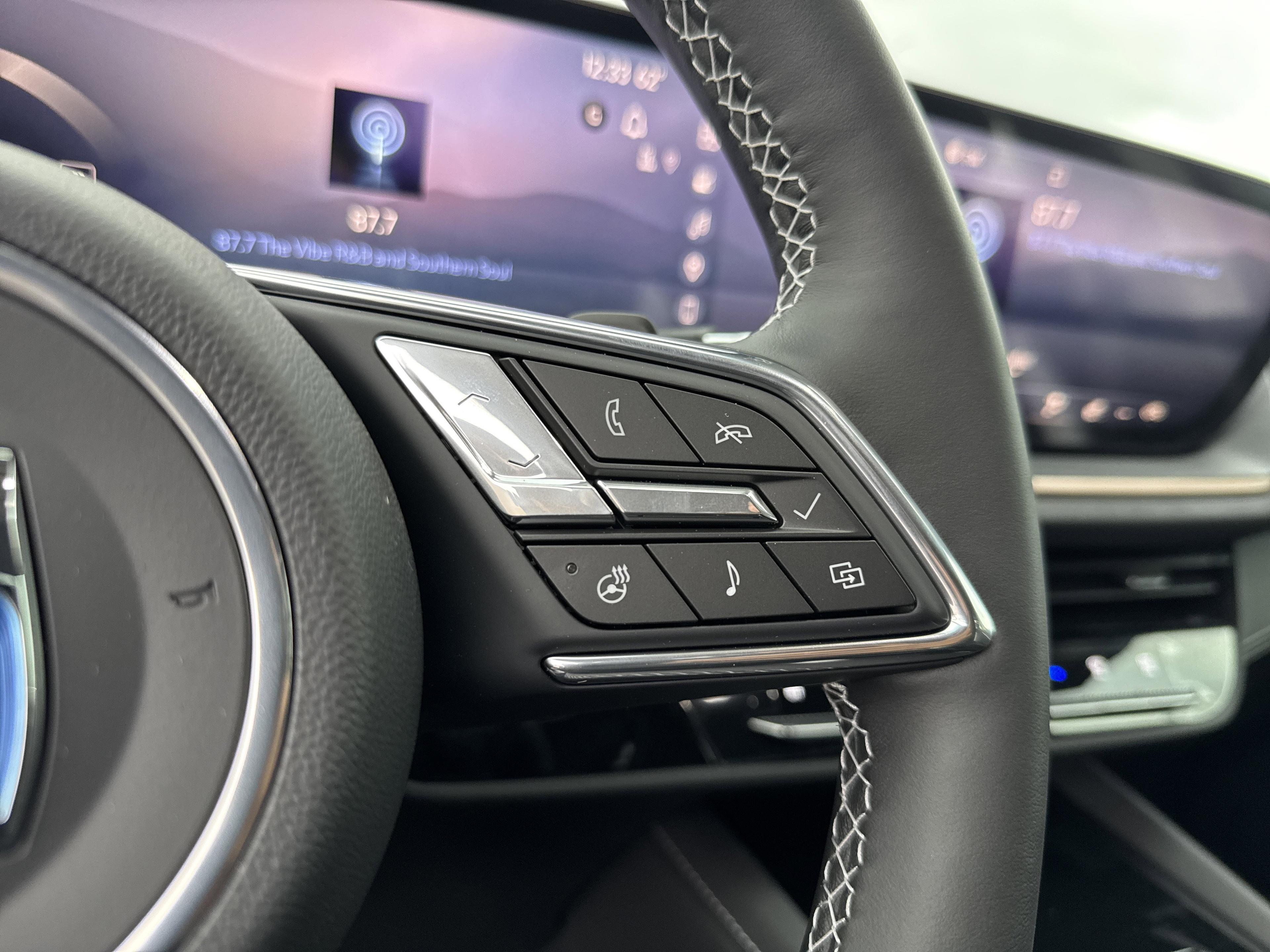 Buick Envision Sport Touring All Wheel Drive Suv - Thumbnail 18