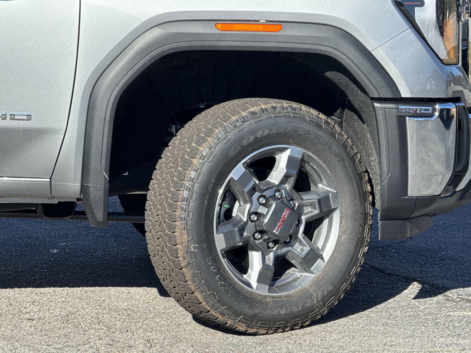 GMC Sierra 2500 Hd Sle Four Wheel Drive Double Cab - Thumbnail 11