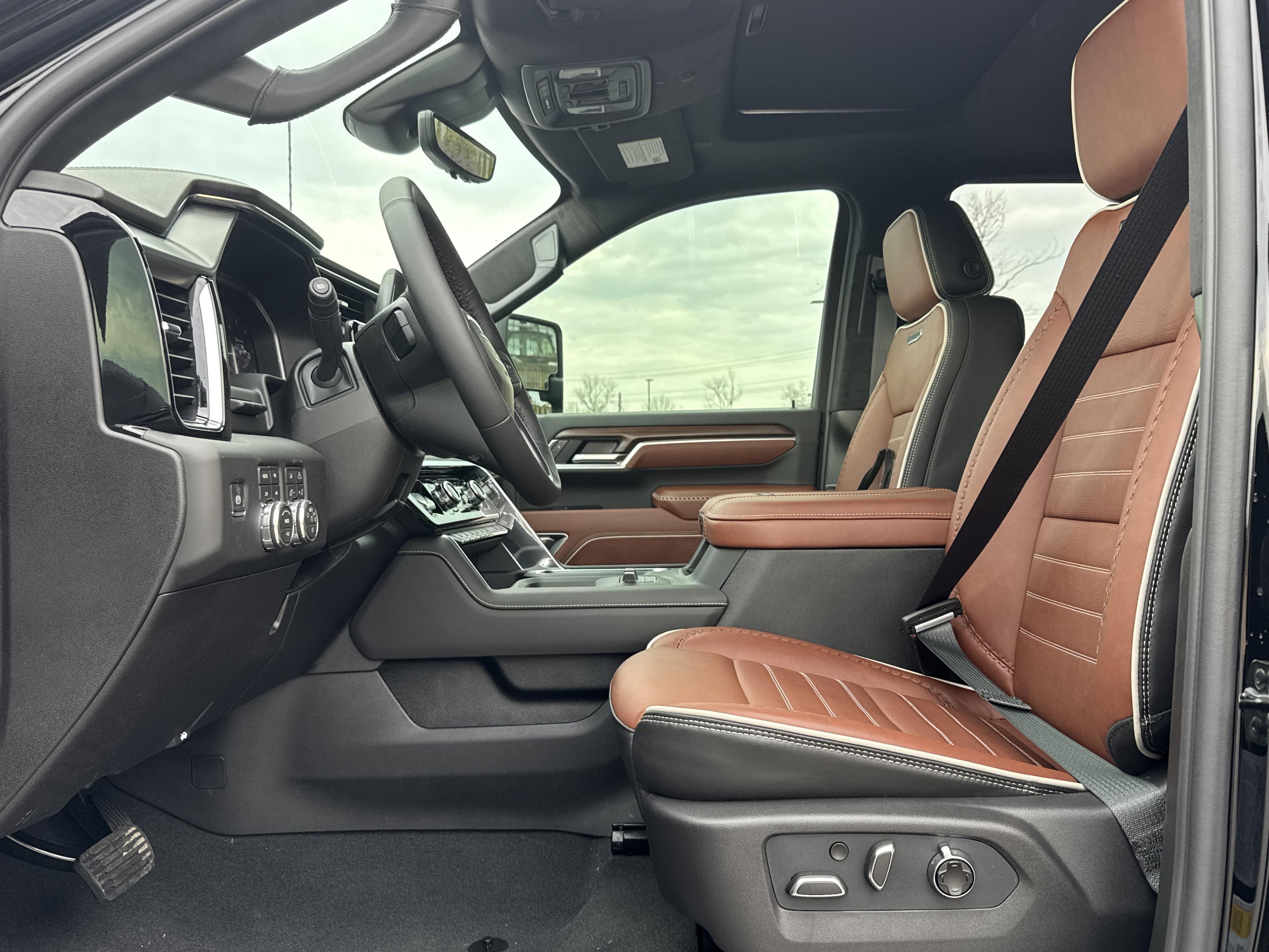 GMC Sierra 2500 Hd Denali Ultimate Four Wheel Drive Crew Cab - Thumbnail 15