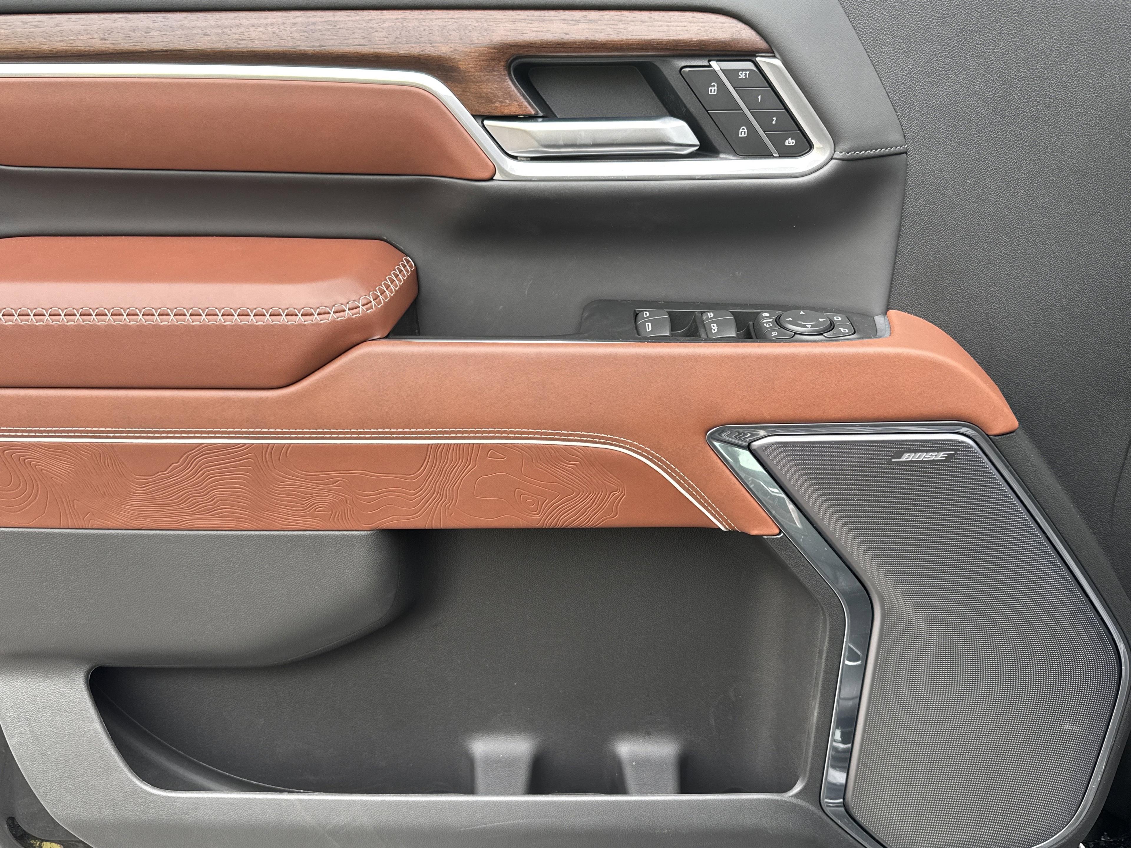 GMC Sierra 2500 Hd Denali Ultimate Four Wheel Drive Crew Cab - Thumbnail 13