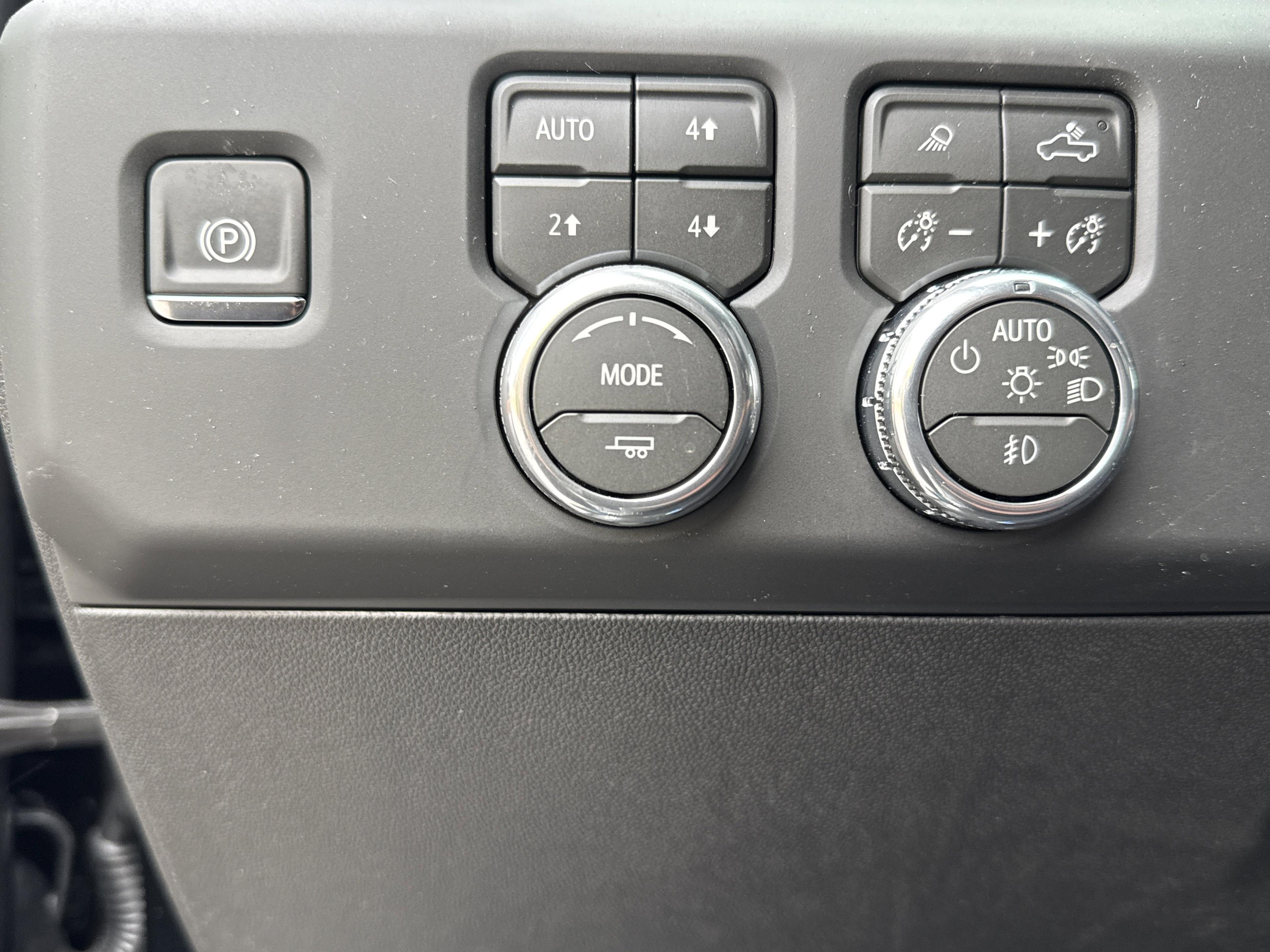 GMC Sierra 2500 Hd Denali Ultimate Four Wheel Drive Crew Cab - Thumbnail 17