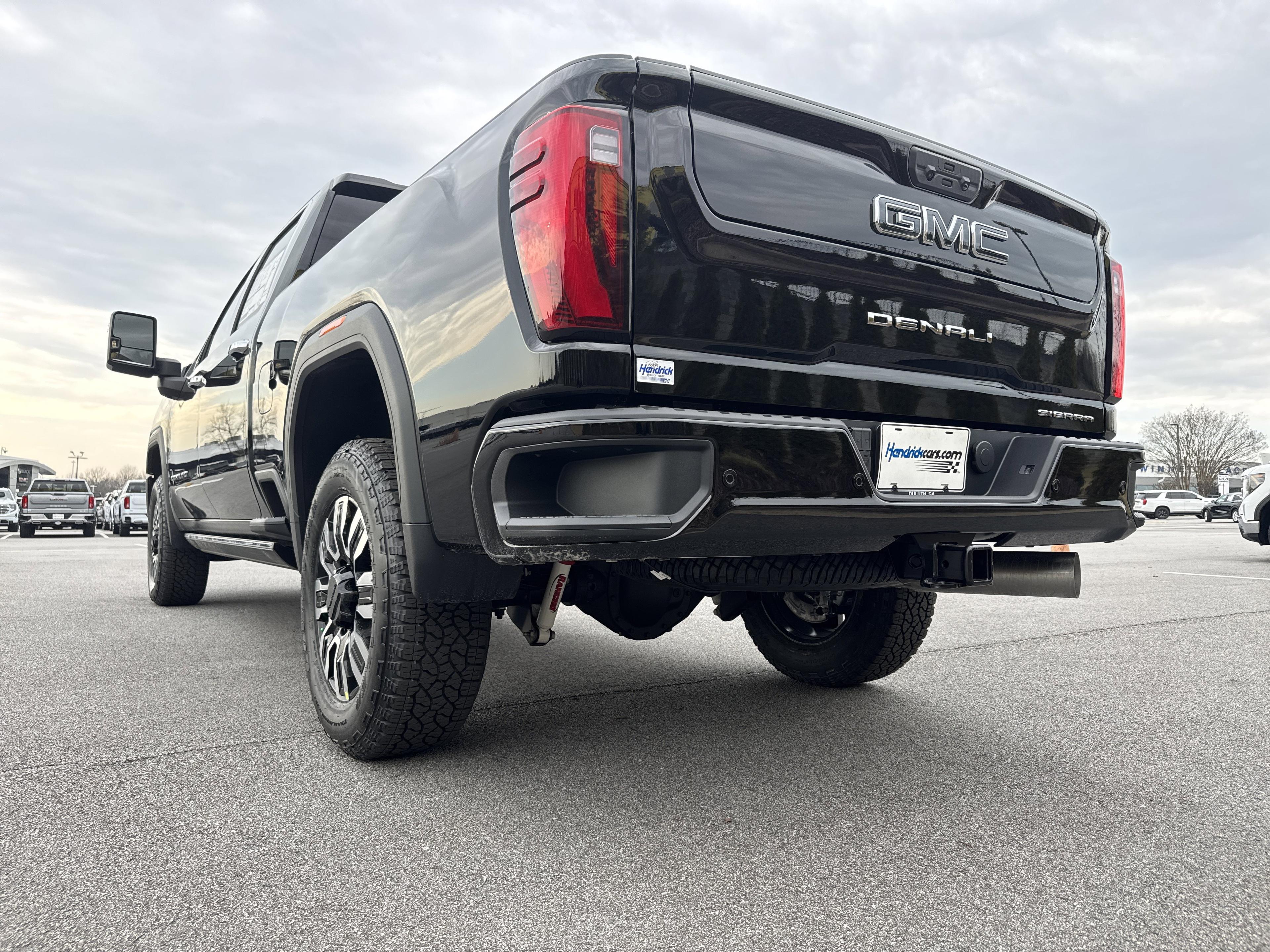 GMC Sierra 2500 Hd Denali Ultimate Four Wheel Drive Crew Cab - Thumbnail 7