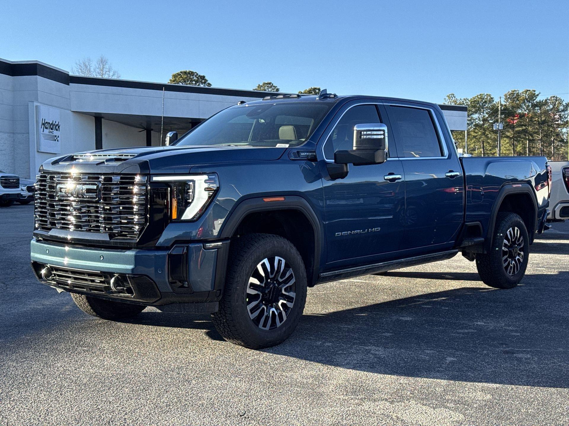 GMC Sierra 2500 Hd Denali Ultimate Four Wheel Drive Crew Cab - Thumbnail 4