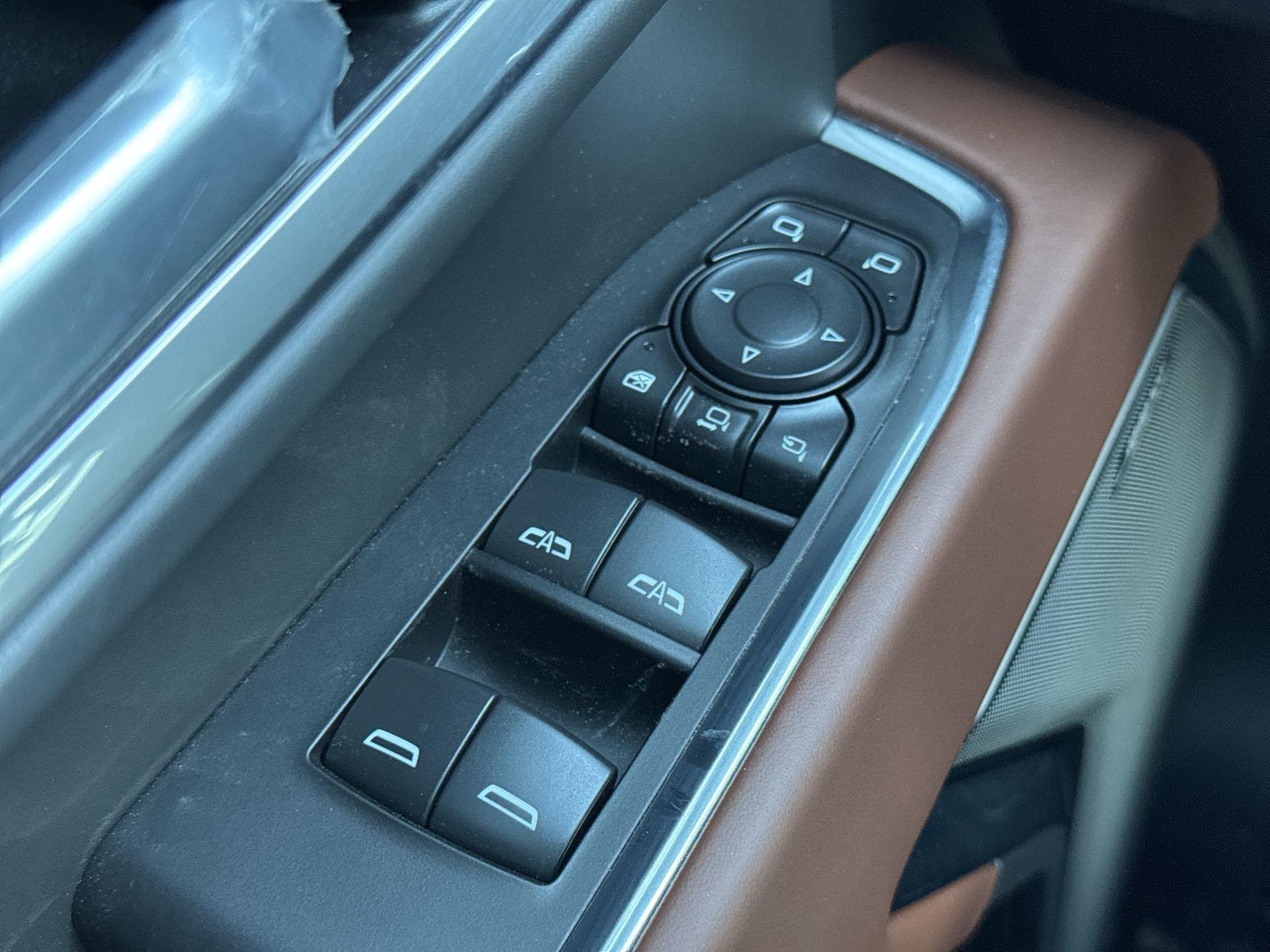 GMC Sierra 2500 Hd Denali Ultimate Four Wheel Drive Crew Cab - Thumbnail 13