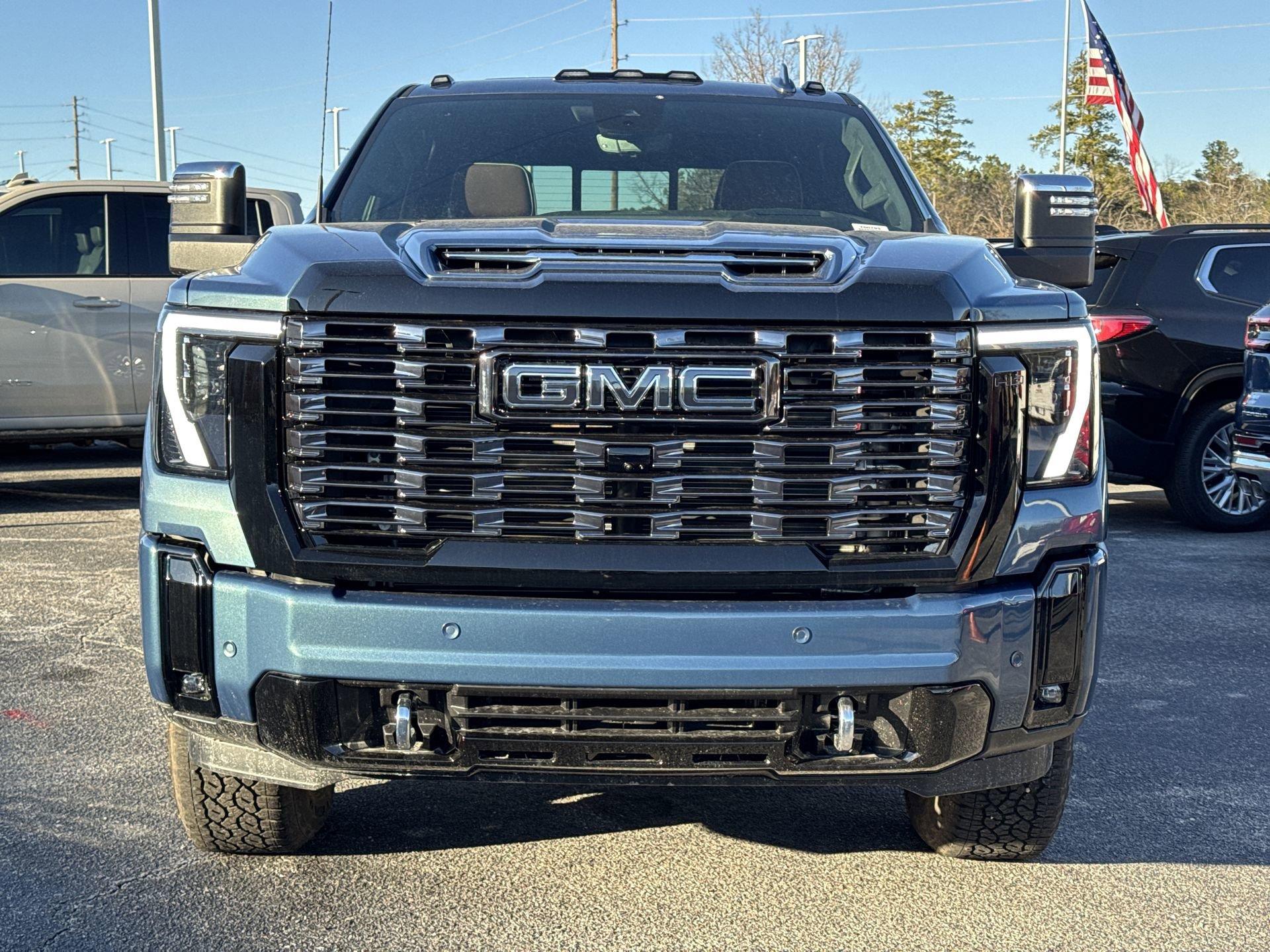 GMC Sierra 2500 Hd Denali Ultimate Four Wheel Drive Crew Cab - Thumbnail 3