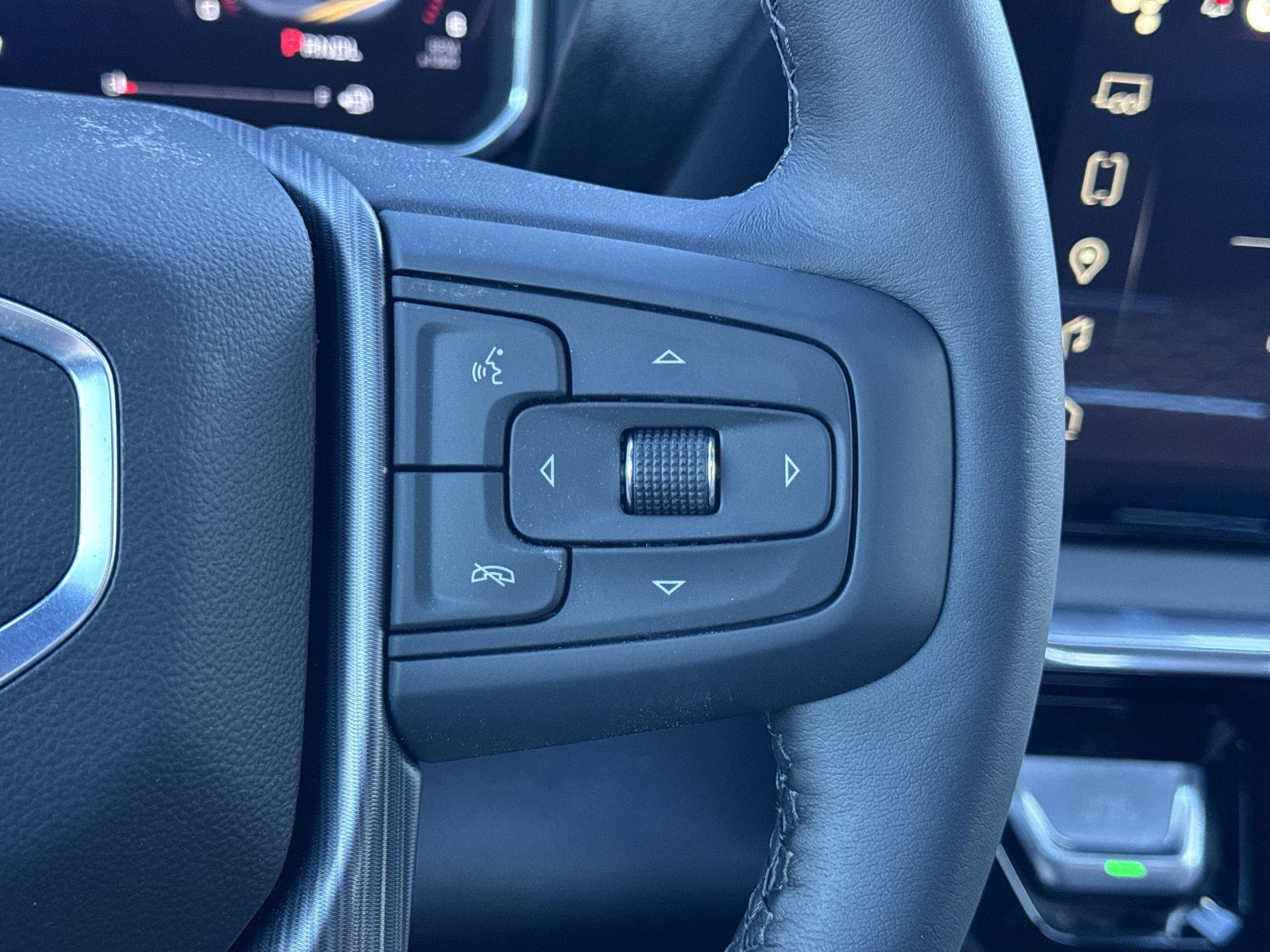 GMC Sierra 2500 Hd Denali Ultimate Four Wheel Drive Crew Cab - Thumbnail 18