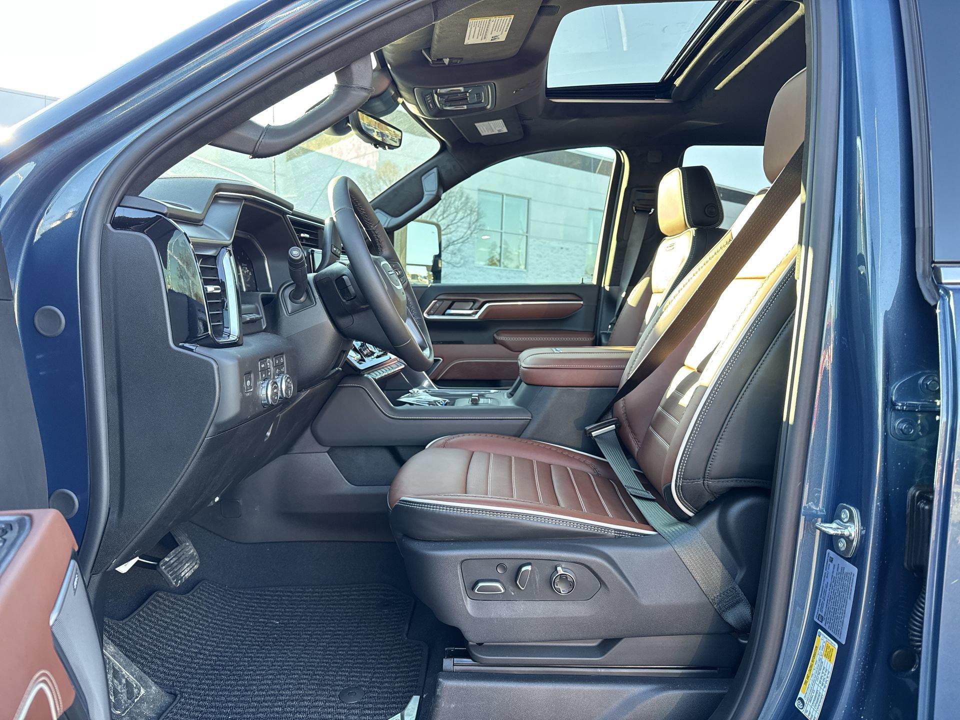 GMC Sierra 2500 Hd Denali Ultimate Four Wheel Drive Crew Cab - Thumbnail 14