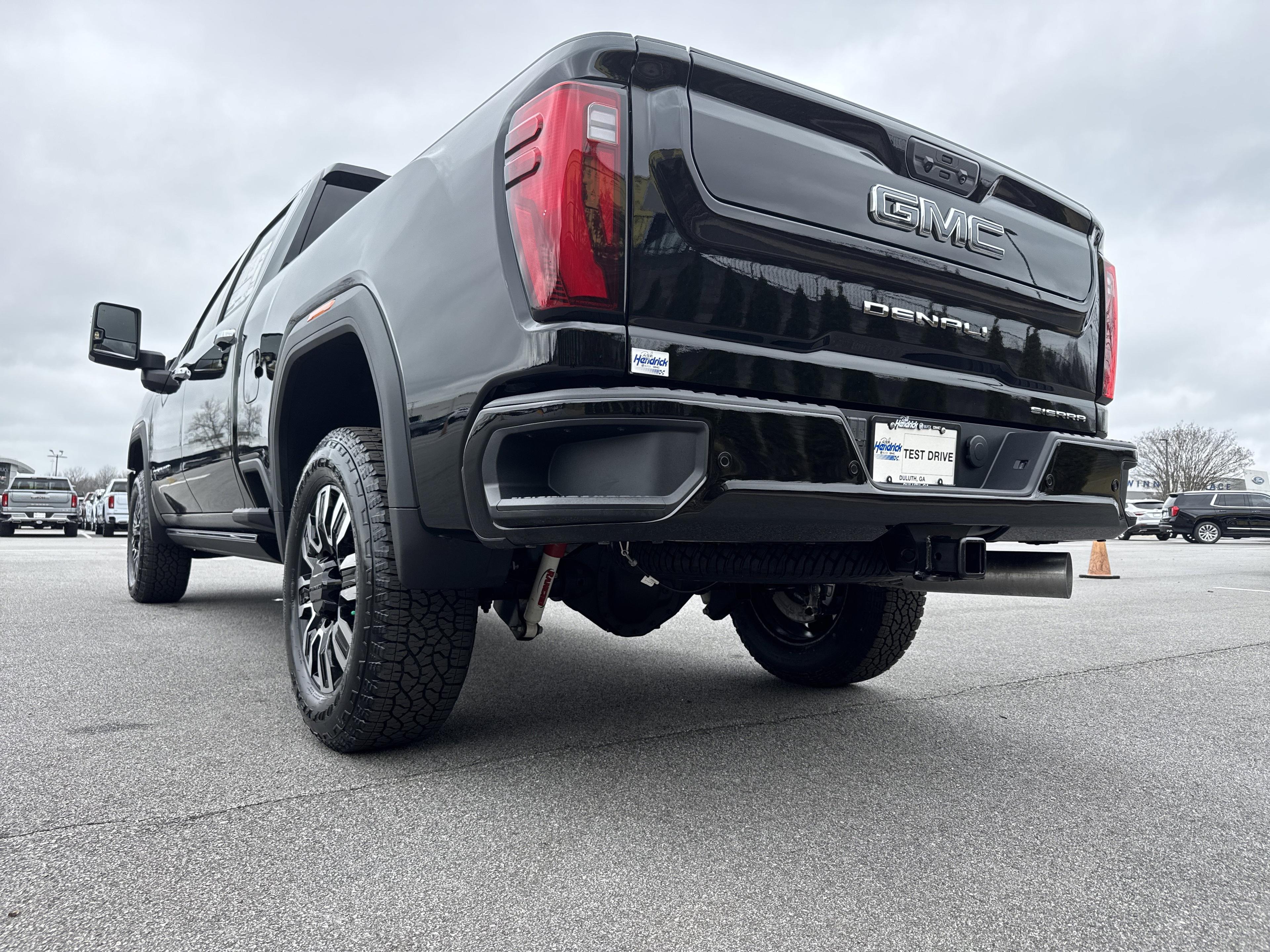 GMC Sierra 2500 Hd Denali Ultimate Four Wheel Drive Crew Cab - Thumbnail 7