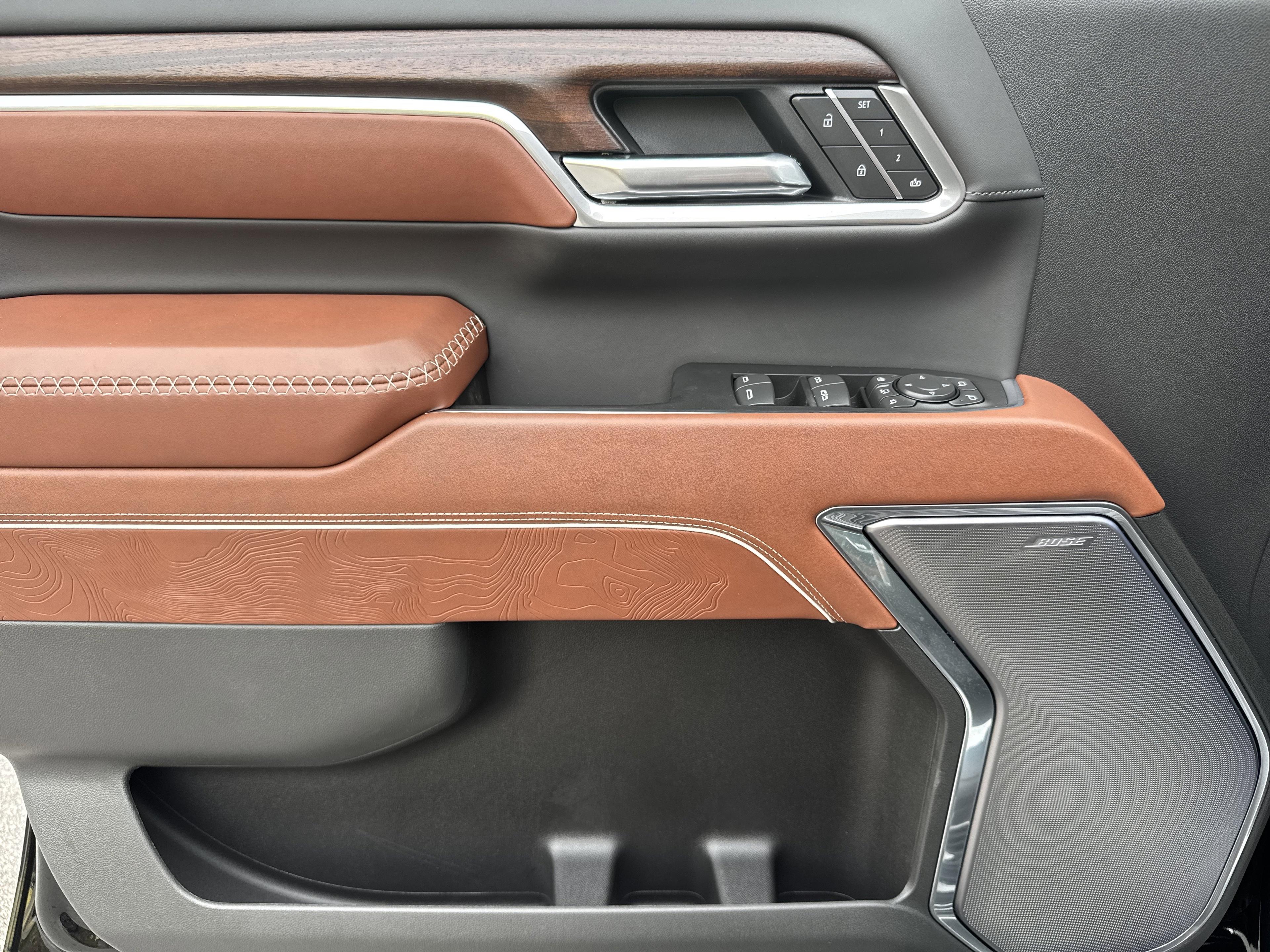 GMC Sierra 2500 Hd Denali Ultimate Four Wheel Drive Crew Cab - Thumbnail 13