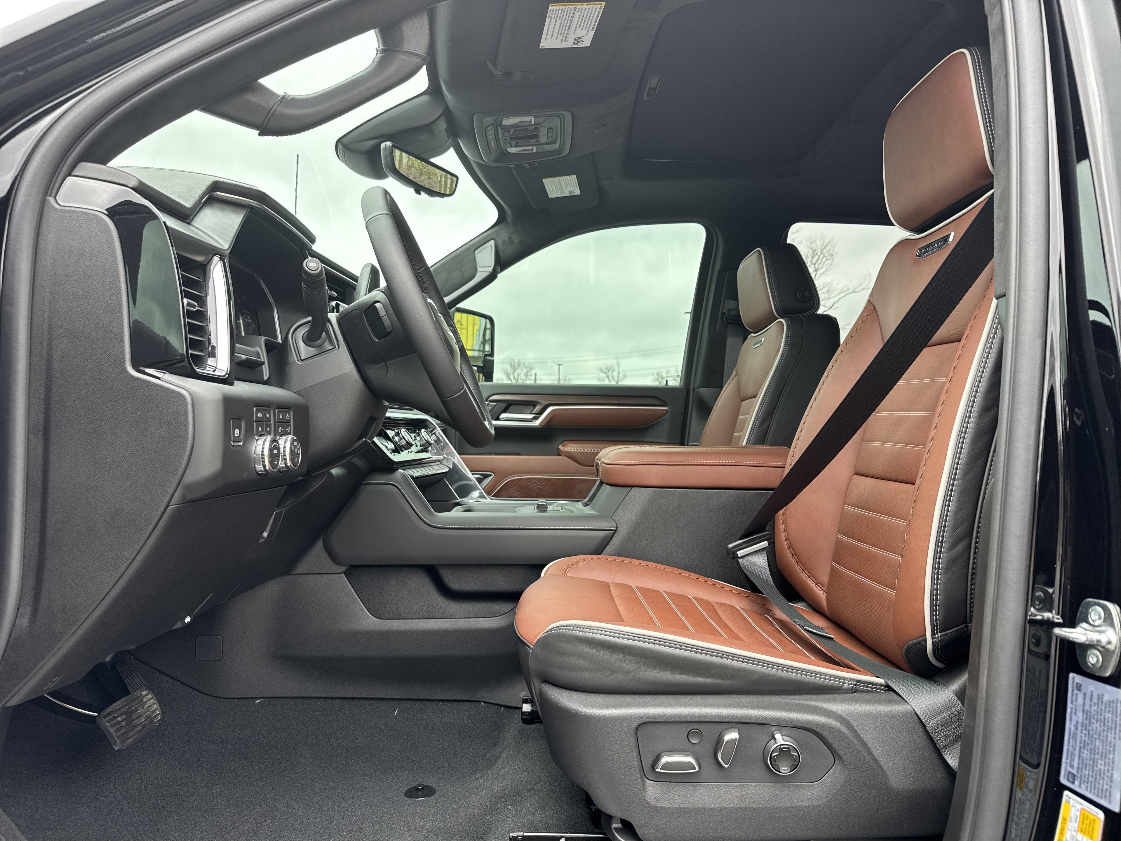 GMC Sierra 2500 Hd Denali Ultimate Four Wheel Drive Crew Cab - Thumbnail 15