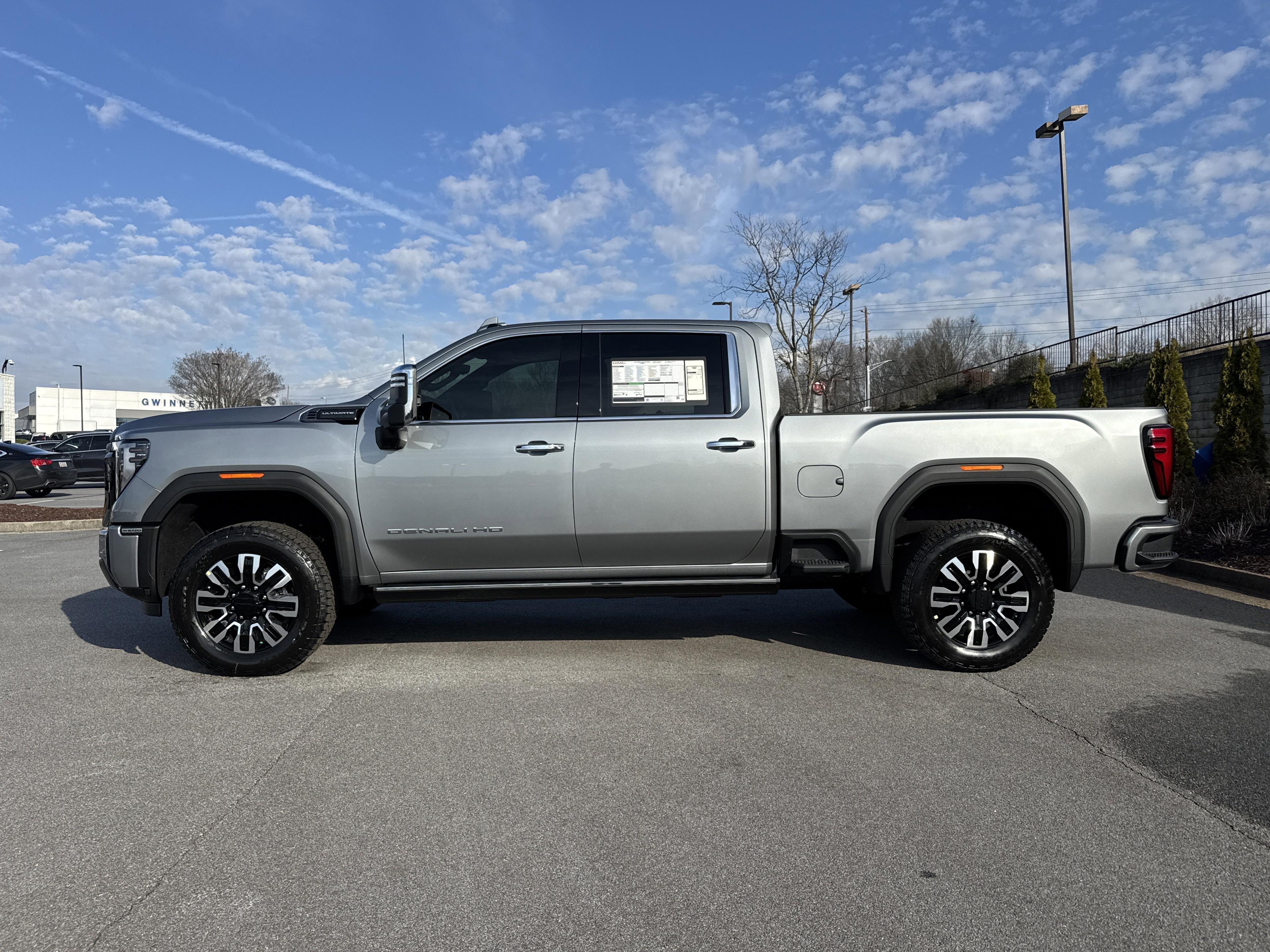 GMC Sierra 2500 Hd Denali Ultimate Four Wheel Drive Crew Cab - Thumbnail 6