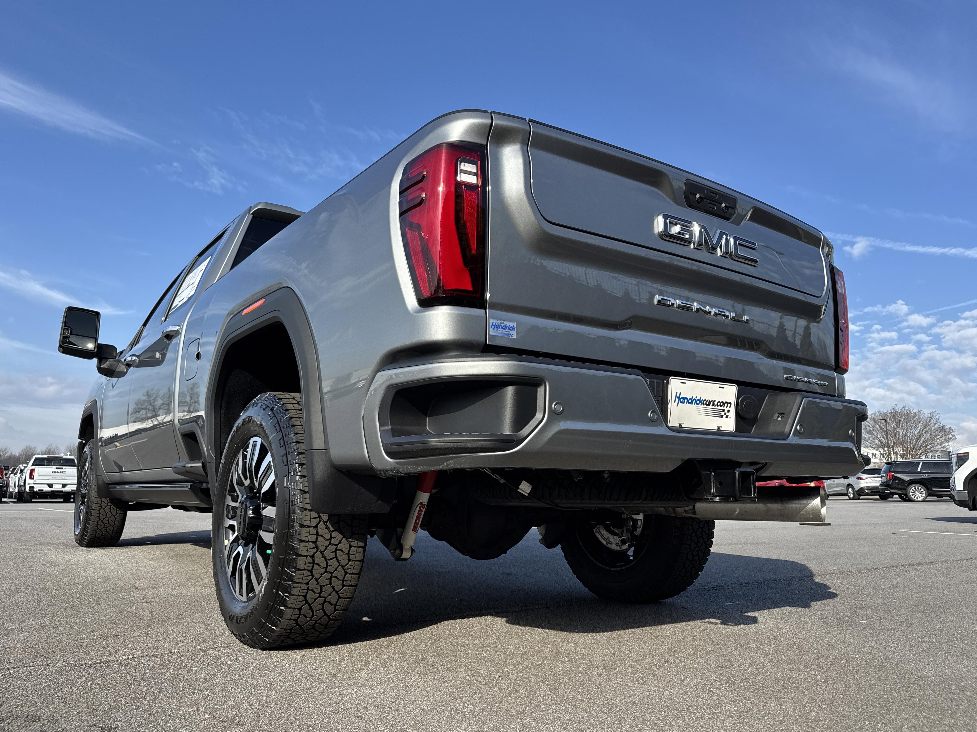 GMC Sierra 2500 Hd Denali Ultimate Four Wheel Drive Crew Cab - Thumbnail 7