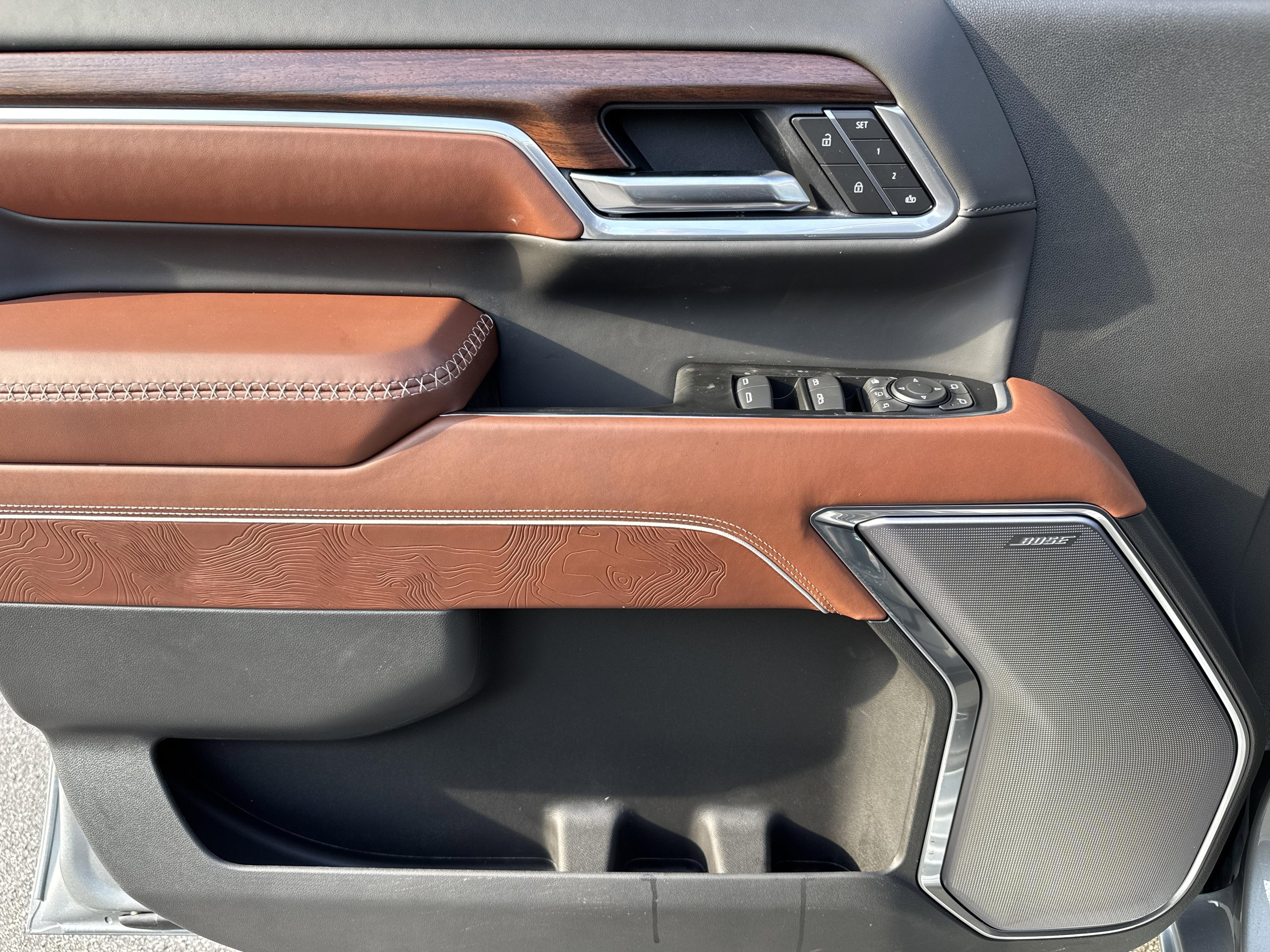 GMC Sierra 2500 Hd Denali Ultimate Four Wheel Drive Crew Cab - Thumbnail 13