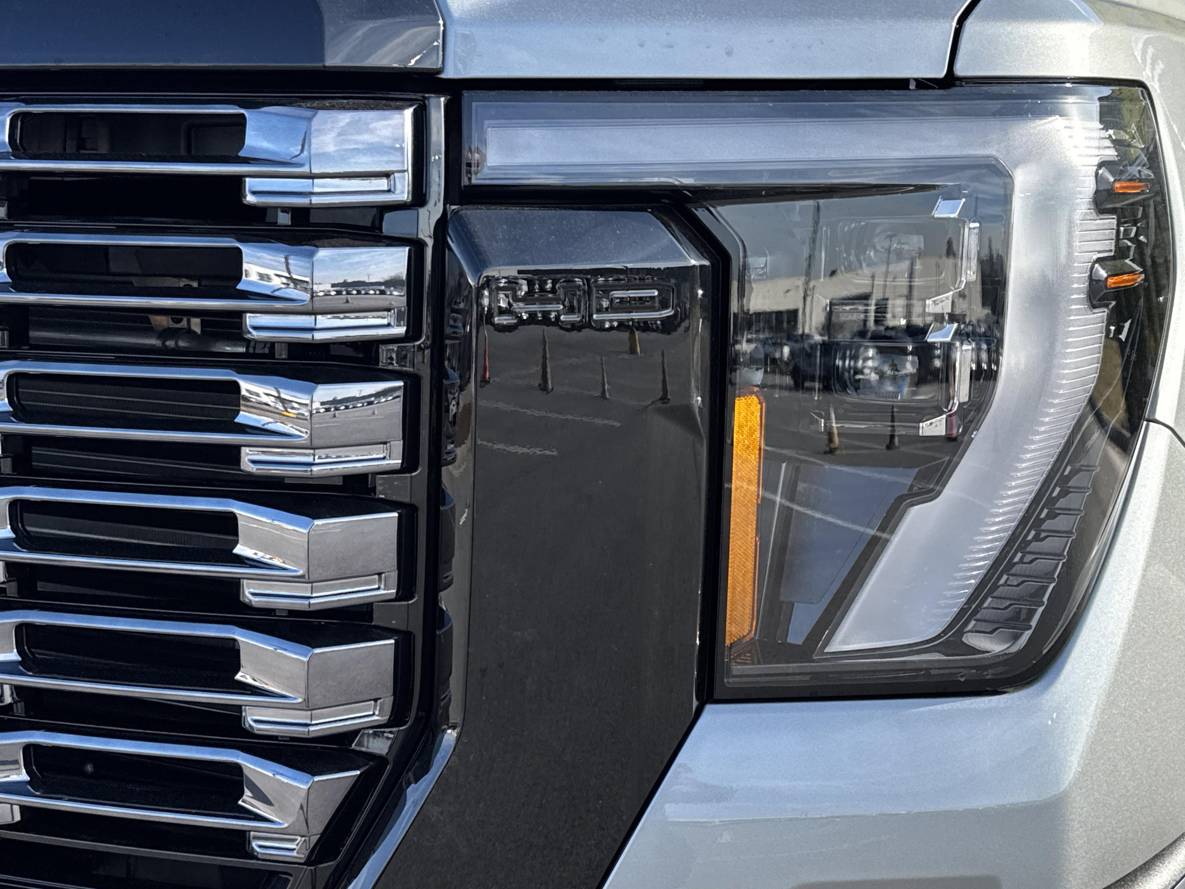 GMC Sierra 2500 Hd Denali Ultimate Four Wheel Drive Crew Cab - Thumbnail 5