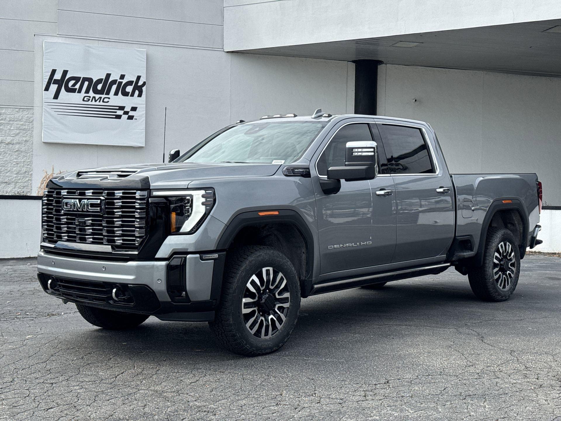 GMC Sierra 2500 Hd Denali Ultimate Four Wheel Drive Crew Cab - Thumbnail 4