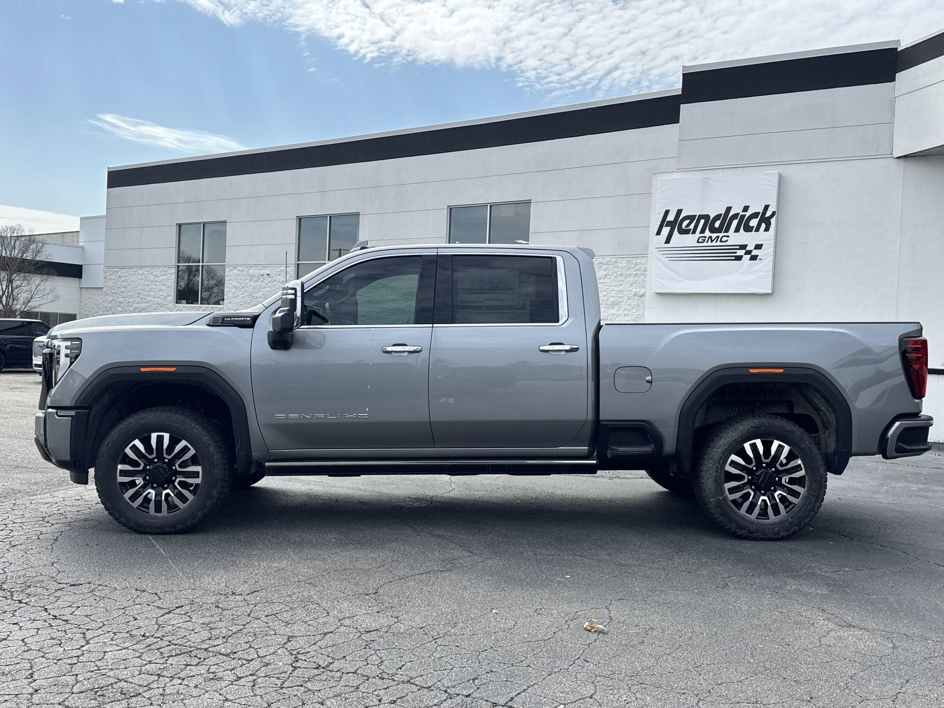 GMC Sierra 2500 Hd Denali Ultimate Four Wheel Drive Crew Cab - Thumbnail 6