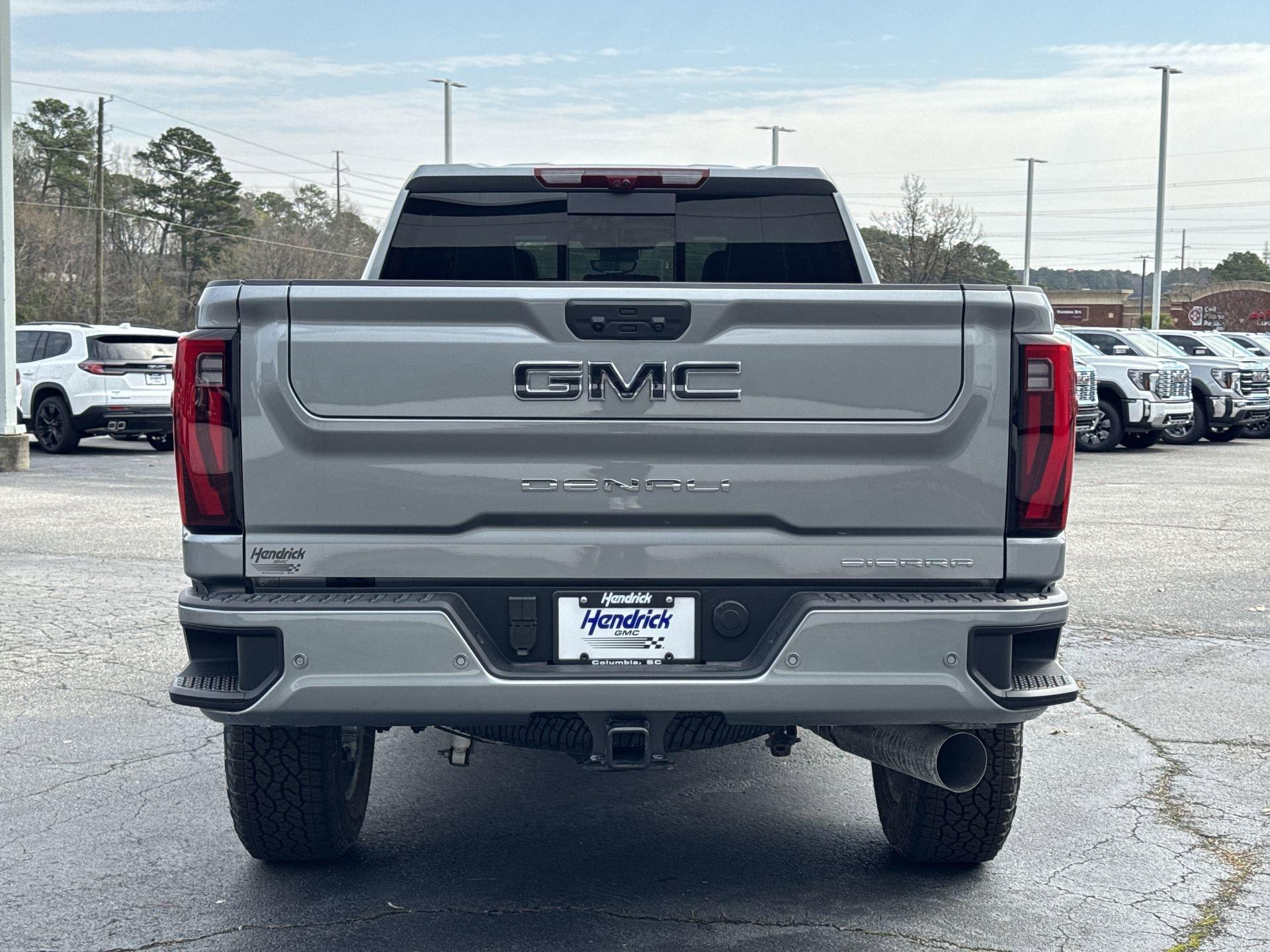 GMC Sierra 2500 Hd Denali Ultimate Four Wheel Drive Crew Cab - Thumbnail 8