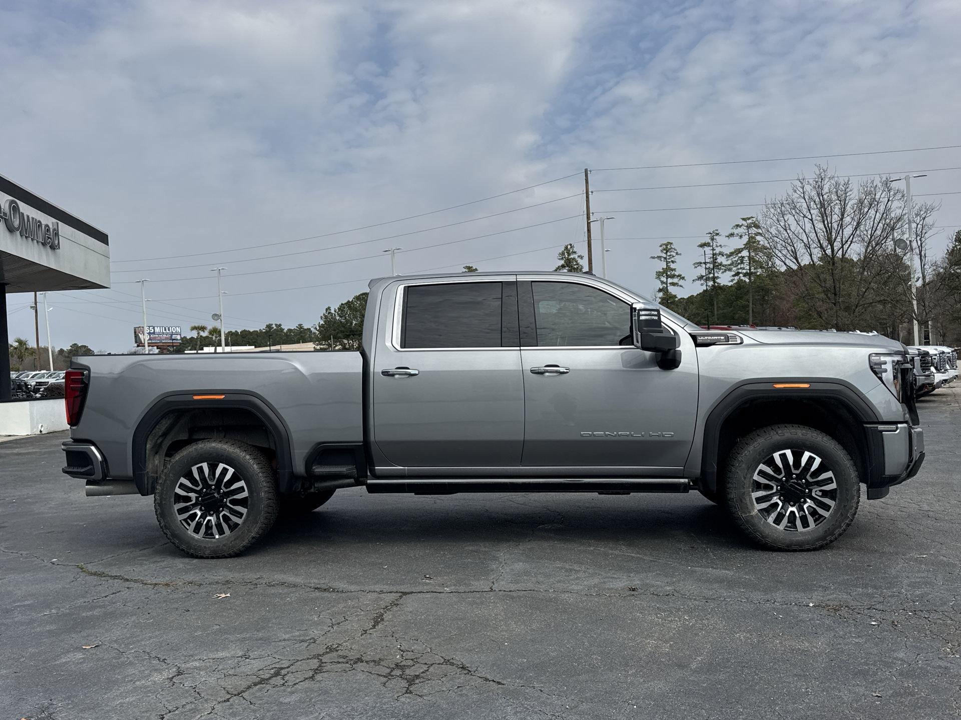 GMC Sierra 2500 Hd Denali Ultimate Four Wheel Drive Crew Cab - Thumbnail 10