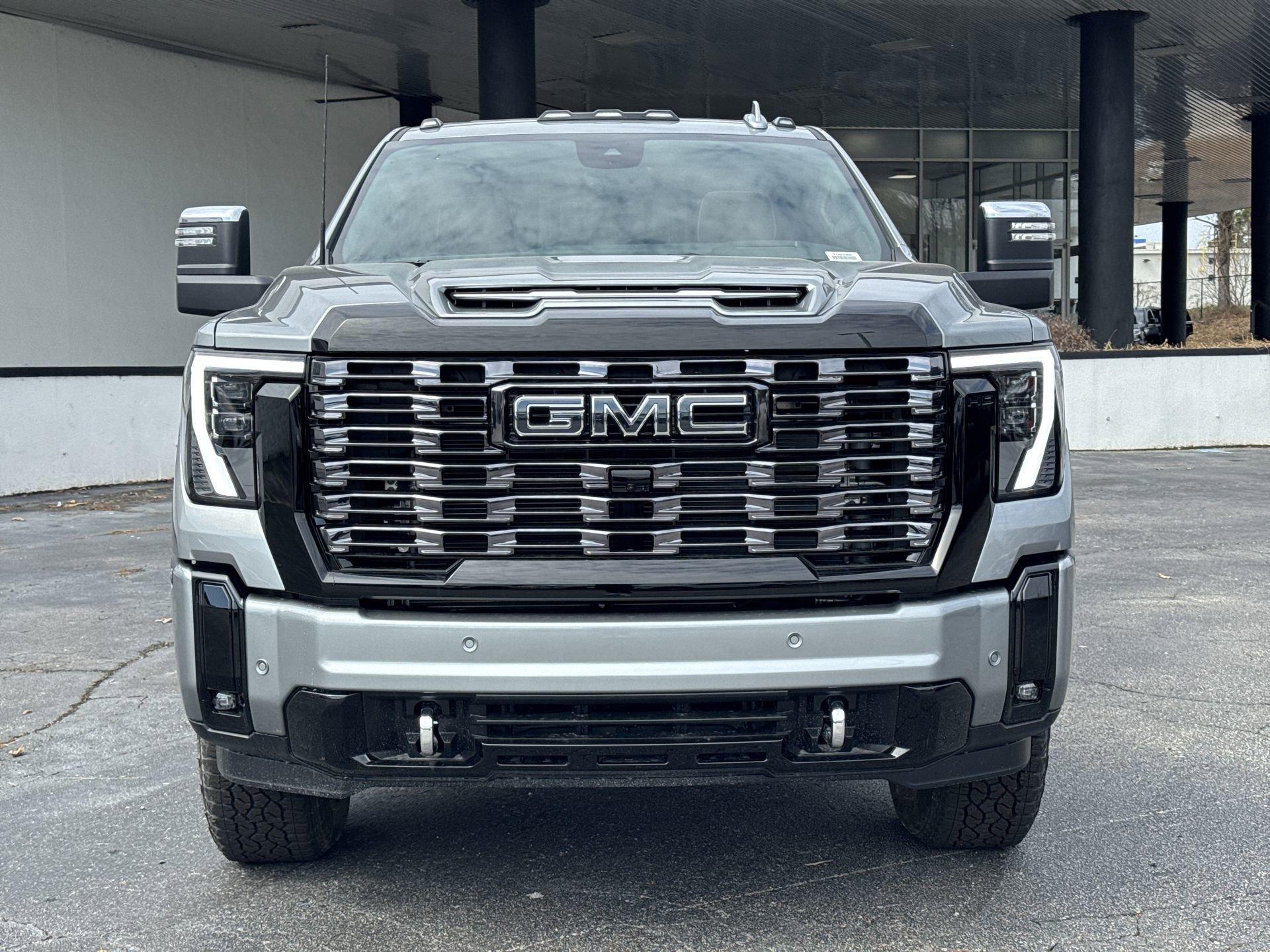 GMC Sierra 2500 Hd Denali Ultimate Four Wheel Drive Crew Cab - Thumbnail 3