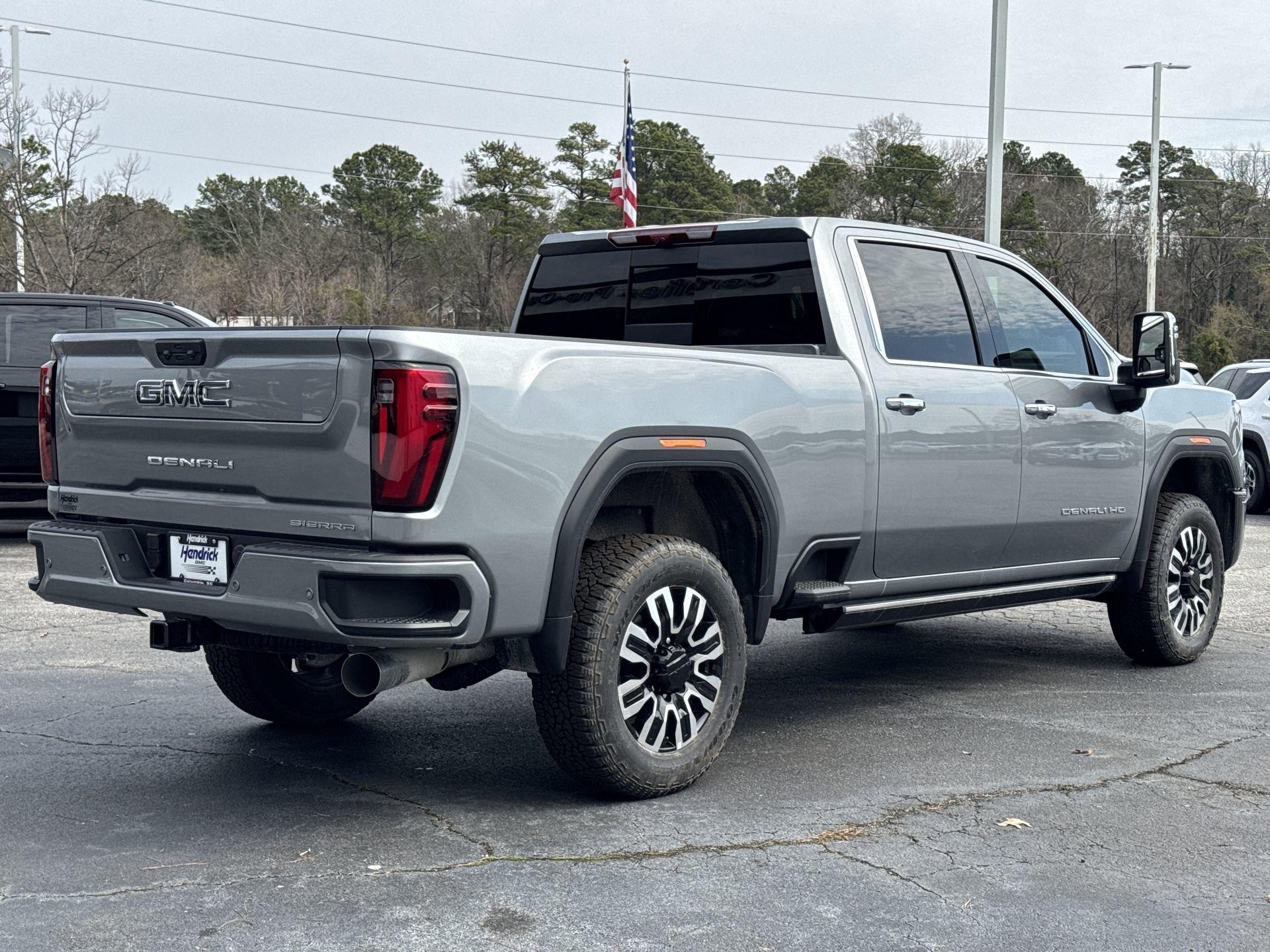 GMC Sierra 2500 Hd Denali Ultimate Four Wheel Drive Crew Cab - Thumbnail 9